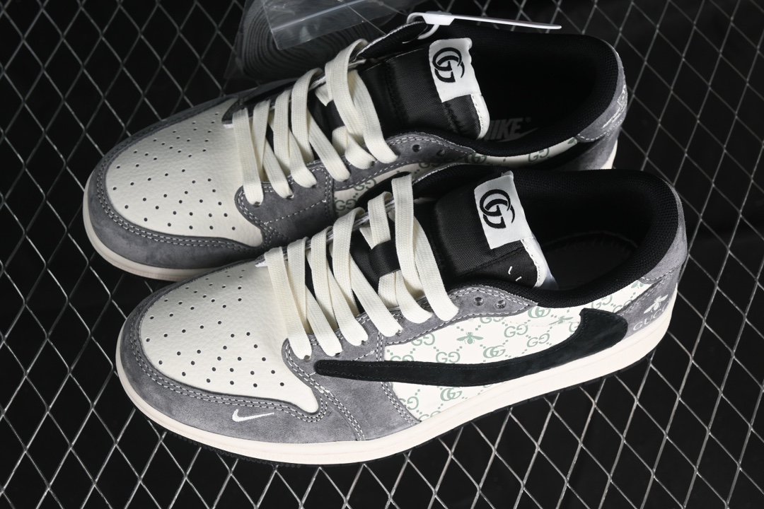 💰280公司级💰380纯原
Travis Scott x Fragment Design x Air Jordan 1 Low OG SP AJ1 乔1 古驰联名-黑勾蜻蜓 低帮文化休闲板鞋 SJ2068-137
#多方联名合作融合了Travis Scott 独特的音乐风格,藤原浩个性的设计风格以及Jordan品牌的经典元素 使其成为一双具有独特身份和价值的鞋子 清新而立体的外观加上联名标识更突出了其独特身份 这种配色方案显示出活力和时尚感 在视觉上引人注目 鞋身的质感和细腻的细节处理使其显得高端而格调十足 这款“倒钩”联名是设计与创意完美结合 融合多方的个性风格是一款备受瞩目的潮流鞋款
尺码:36 36.5 37.5 38 38.5 39 40 40.5 41 42 42.5 43 44 44.5 45 9.E5