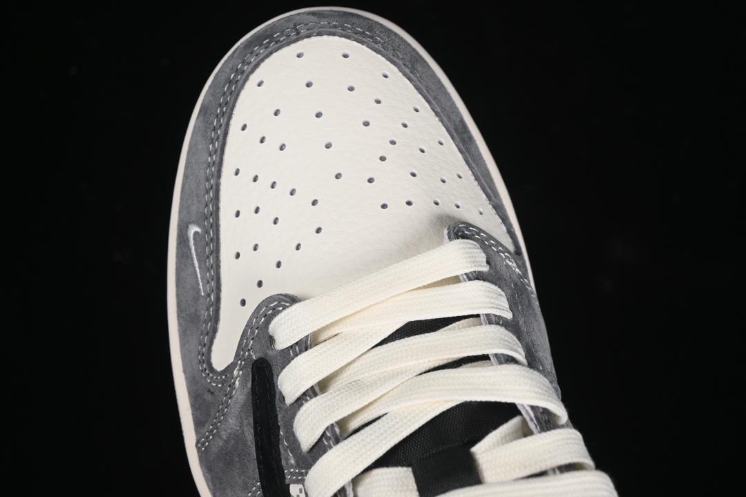 💰280公司级💰380纯原
Travis Scott x Fragment Design x Air Jordan 1 Low OG SP AJ1 乔1 古驰联名-黑勾蜻蜓 低帮文化休闲板鞋 SJ2068-137
#多方联名合作融合了Travis Scott 独特的音乐风格,藤原浩个性的设计风格以及Jordan品牌的经典元素 使其成为一双具有独特身份和价值的鞋子 清新而立体的外观加上联名标识更突出了其独特身份 这种配色方案显示出活力和时尚感 在视觉上引人注目 鞋身的质感和细腻的细节处理使其显得高端而格调十足 这款“倒钩”联名是设计与创意完美结合 融合多方的个性风格是一款备受瞩目的潮流鞋款
尺码:36 36.5 37.5 38 38.5 39 40 40.5 41 42 42.5 43 44 44.5 45 9.E5