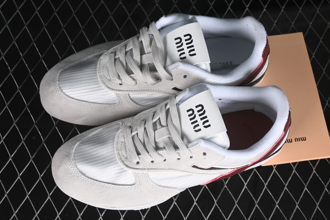 💰300纯原
 Miumiu Calzature Donna 徳训平底休闲生活鞋
尺码：36 37 37.5 38 38.5 39.5 40 AJD4