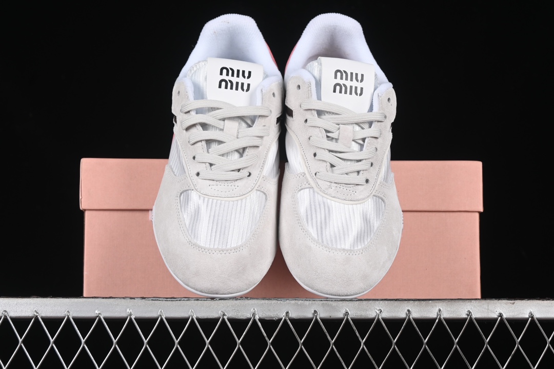 💰300纯原
 Miumiu Calzature Donna 徳训平底休闲生活鞋
尺码：36 37 37.5 38 38.5 39.5 40 AJD4