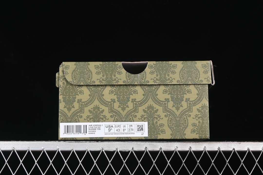 💰280公司级💰380纯原
Travis Scott x Fragment Design x Air Jordan 1 Low OG SP AJ1 乔1 古驰联名-黑蜻蜓 低帮文化休闲板鞋 SJ2068-139
#多方联名合作融合了Travis Scott 独特的音乐风格,藤原浩个性的设计风格以及Jordan品牌的经典元素 使其成为一双具有独特身份和价值的鞋子 清新而立体的外观加上联名标识更突出了其独特身份 这种配色方案显示出活力和时尚感 在视觉上引人注目 鞋身的质感和细腻的细节处理使其显得高端而格调十足 这款“倒钩”联名是设计与创意完美结合 融合多方的个性风格是一款备受瞩目的潮流鞋款
尺码:36 36.5 37.5 38 38.5 39 40 40.5 41 42 42.5 43 44 44.5 45 9.E5
