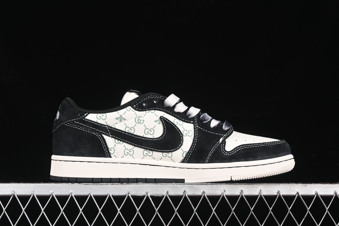 💰280公司级💰380纯原
Travis Scott x Fragment Design x Air Jordan 1 Low OG SP AJ1 乔1 古驰联名-黑蜻蜓 低帮文化休闲板鞋 SJ2068-139
#多方联名合作融合了Travis Scott 独特的音乐风格,藤原浩个性的设计风格以及Jordan品牌的经典元素 使其成为一双具有独特身份和价值的鞋子 清新而立体的外观加上联名标识更突出了其独特身份 这种配色方案显示出活力和时尚感 在视觉上引人注目 鞋身的质感和细腻的细节处理使其显得高端而格调十足 这款“倒钩”联名是设计与创意完美结合 融合多方的个性风格是一款备受瞩目的潮流鞋款
尺码:36 36.5 37.5 38 38.5 39 40 40.5 41 42 42.5 43 44 44.5 45 9.E5