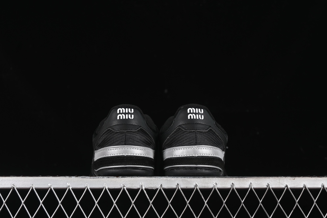 💰300纯原
 Miumiu Calzature Donna 徳训平底休闲生活鞋
尺码：36 37 37.5 38 38.5 39.5 40 AJD4