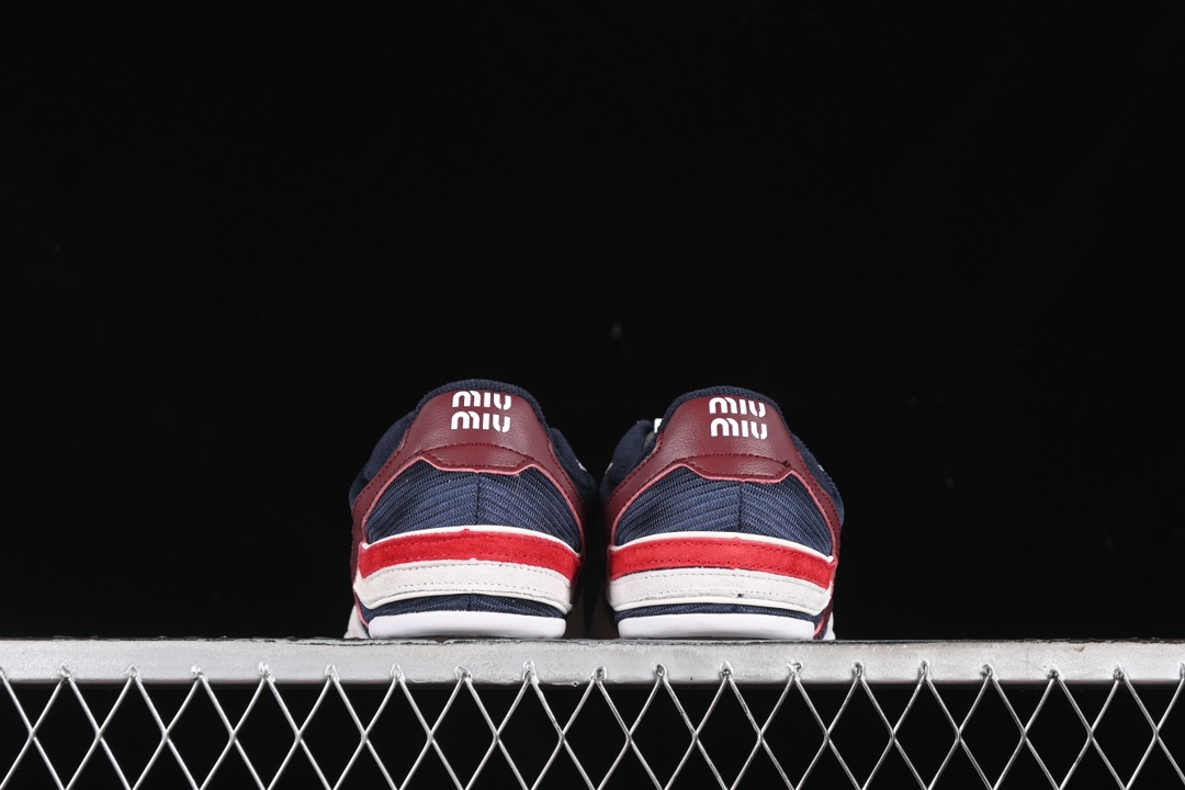 💰300纯原
 Miumiu Calzature Donna 徳训平底休闲生活鞋
尺码：36 37 37.5 38 38.5 39.5 40 AJD4