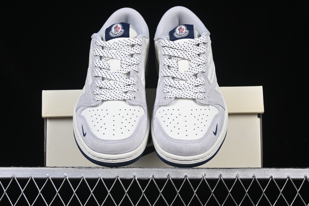 💰280公司级💰380纯原
Travis Scott x Fragment Design x Air Jordan 1 Low OG SP AJ1 乔1 蒙口联名 白灰英文 低帮文化休闲板鞋 AG3702-806
#多方联名合作融合了Travis Scott 独特的音乐风格,藤原浩个性的设计风格以及Jordan品牌的经典元素 使其成为一双具有独特身份和价值的鞋子 清新而立体的外观加上联名标识更突出了其独特身份 这种配色方案显示出活力和时尚感 在视觉上引人注目 鞋身的质感和细腻的细节处理使其显得高端而格调十足 这款“倒钩”联名是设计与创意完美结合 融合多方的个性风格是一款备受瞩目的潮流鞋款
尺码:36 36.5 37.5 38 38.5 39 40 40.5 41 42 42.5 43 44 44.5 45 9.E5