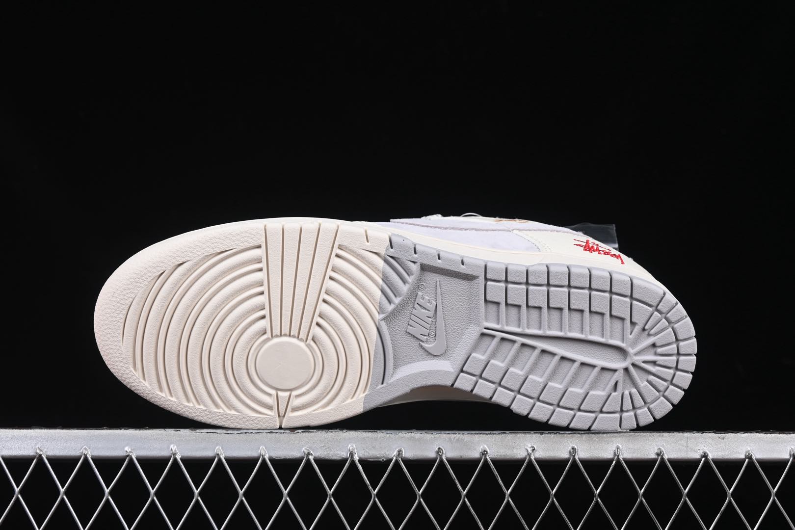 💰280公司级💰360纯原
Nk SB Dunk Low 斯图西联名 米灰灰勾 周年高端定制 低帮休闲板鞋 FC1688-206
#定制鞋盒 大厂纯原品质出货 超高清洁度 皮料切割干净无任何毛边 细节完美
尺码:36 36.5 37.5 38 38.5 39 40 40.5 41 42 42.5 43 44 44.5 45 9.E5