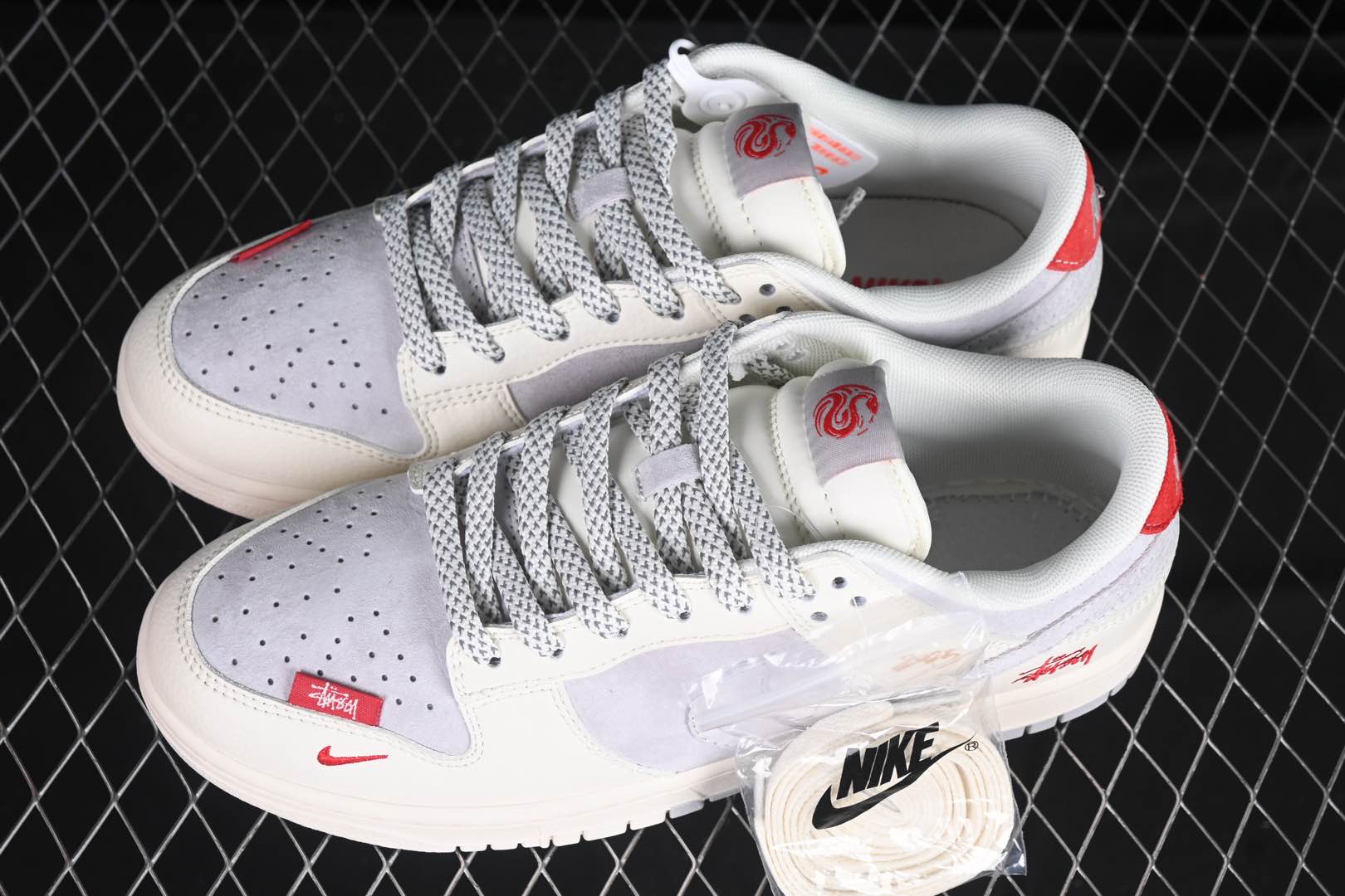 💰280公司级💰360纯原
Nk SB Dunk Low 斯图西联名 米灰灰勾 周年高端定制 低帮休闲板鞋 FC1688-206
#定制鞋盒 大厂纯原品质出货 超高清洁度 皮料切割干净无任何毛边 细节完美
尺码:36 36.5 37.5 38 38.5 39 40 40.5 41 42 42.5 43 44 44.5 45 9.E5