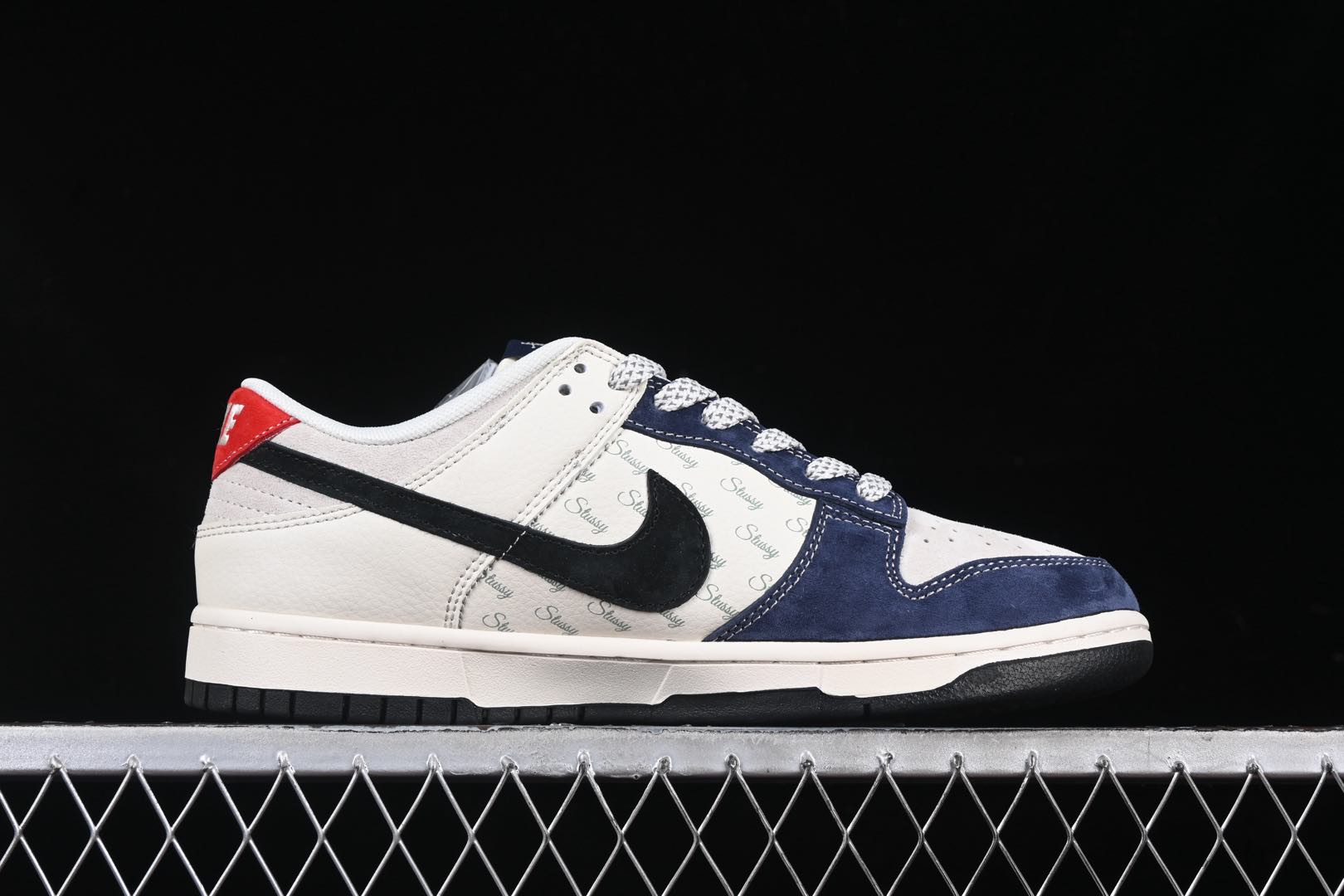 💰280公司级💰360纯原
Nk SB Dunk Low 斯图西联名 黑蓝翻毛 周年高端定制 低帮休闲板鞋 XS1086-013
#定制鞋盒 大厂纯原品质出货 超高清洁度 皮料切割干净无任何毛边 细节完美
尺码:36 36.5 37.5 38 38.5 39 40 40.5 41 42 42.5 43 44 44.5 45 9.E5