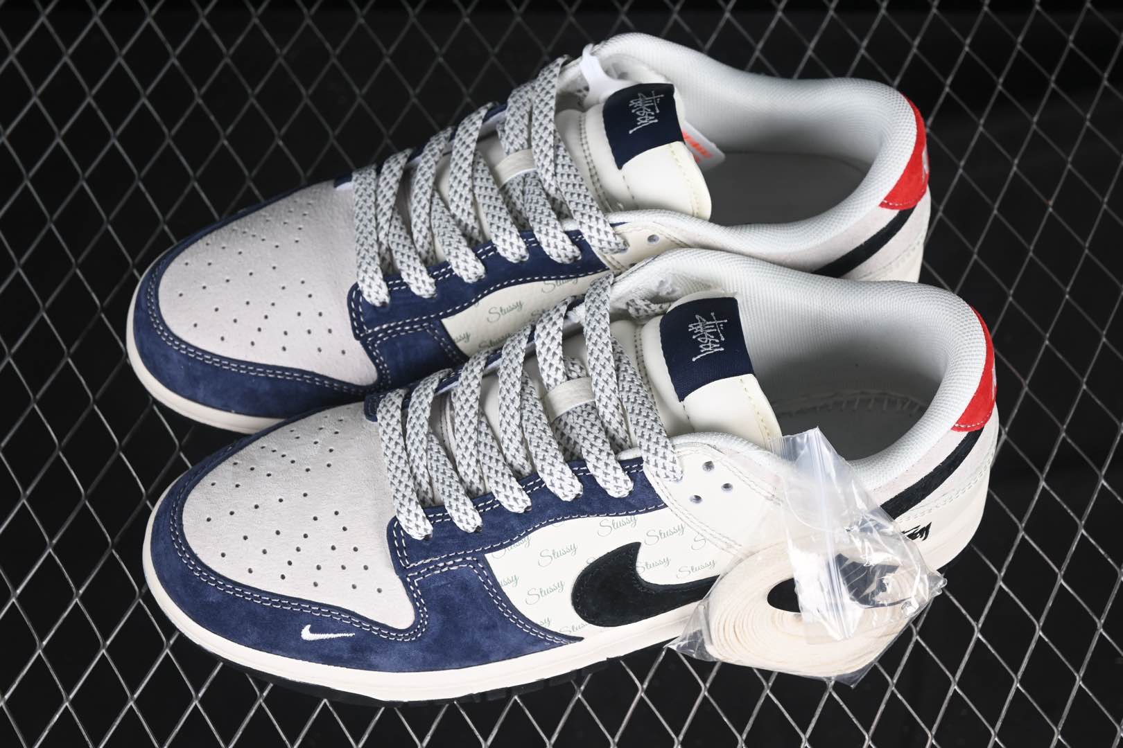 💰280公司级💰360纯原
Nk SB Dunk Low 斯图西联名 黑蓝翻毛 周年高端定制 低帮休闲板鞋 XS1086-013
#定制鞋盒 大厂纯原品质出货 超高清洁度 皮料切割干净无任何毛边 细节完美
尺码:36 36.5 37.5 38 38.5 39 40 40.5 41 42 42.5 43 44 44.5 45 9.E5