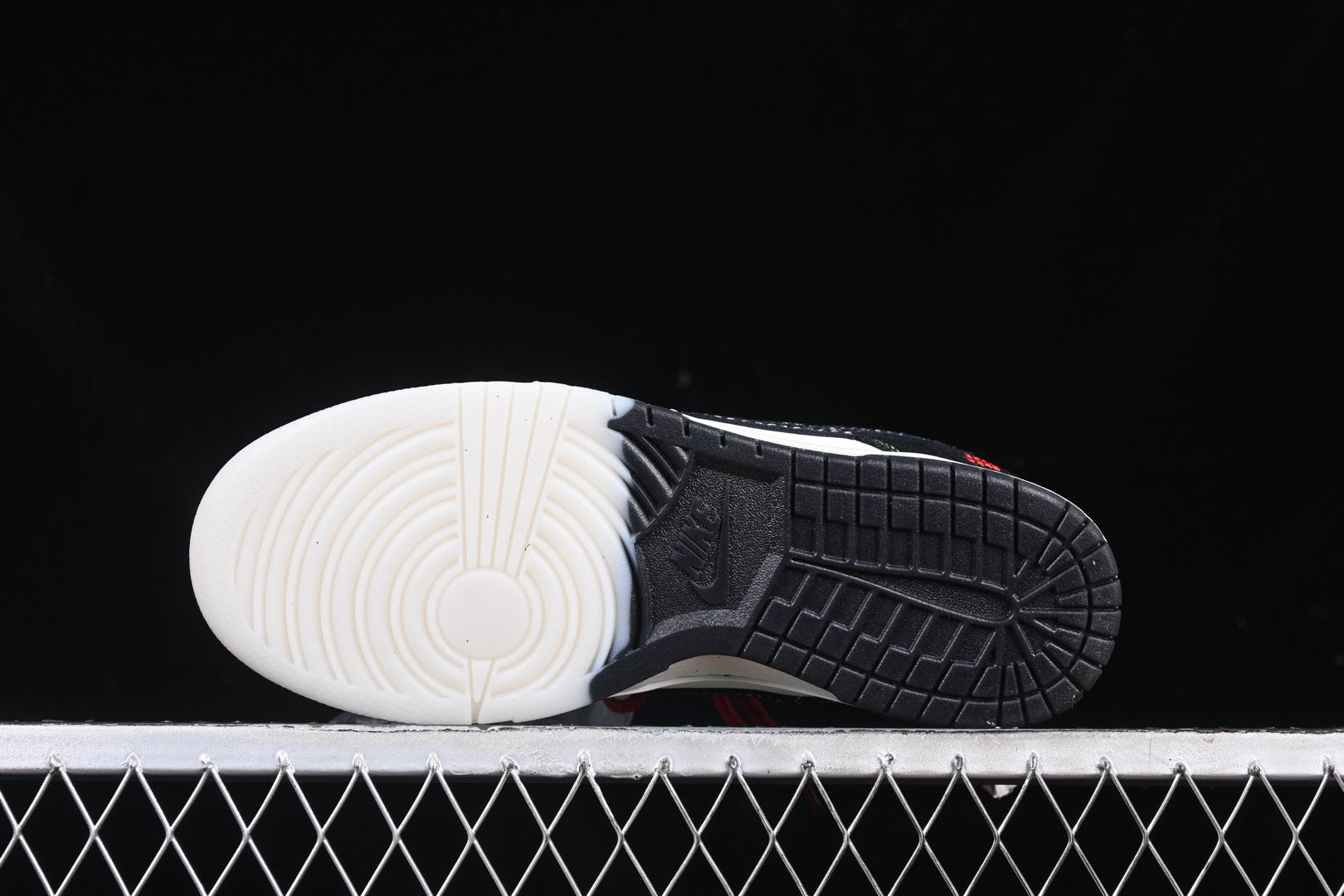 💰280公司级💰360纯原
Nk SB Dunk Low UN联名蛇年限定 双色黑蛇 周年高端定制 低帮休闲板鞋 AG3702-853
#定制鞋盒 大厂纯原品质出货 超高清洁度 皮料切割干净无任何毛边 细节完美
尺码:36 36.5 37.5 38 38.5 39 40 40.5 41 42 42.5 43 44 44.5 45 9.E5