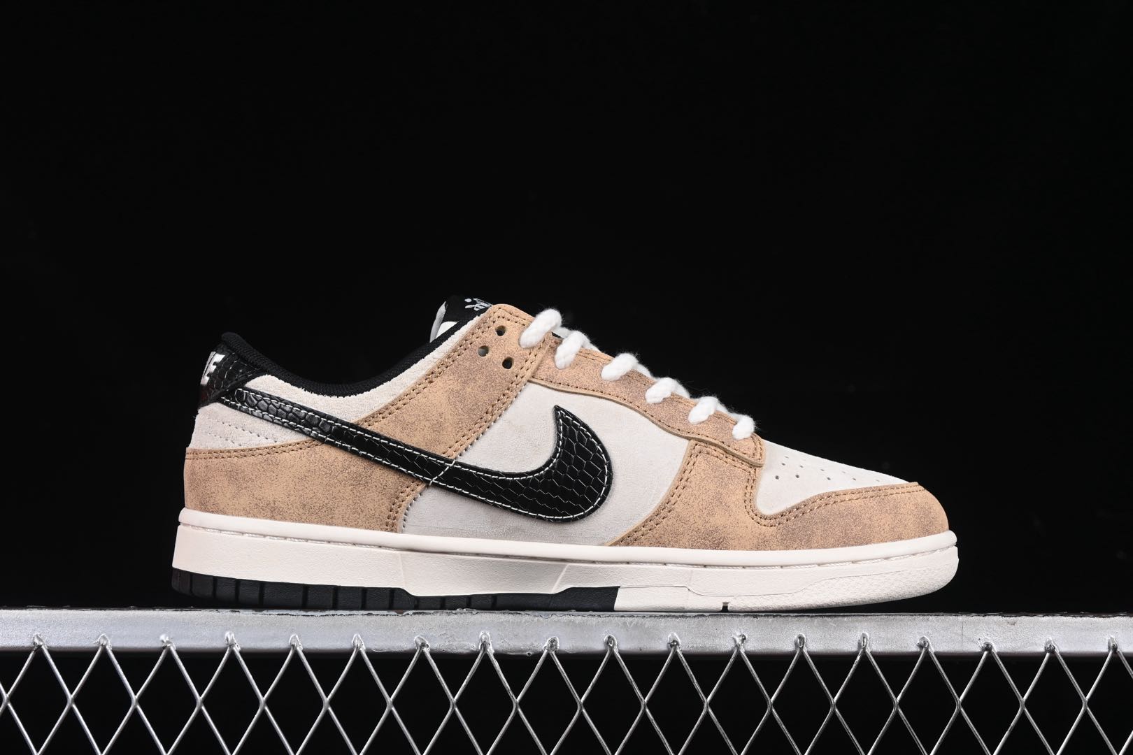 💰280公司级💰360纯原
Nk SB Dunk Low 蛇年系列 小麦黑勾 周年高端定制 低帮休闲板鞋 YX5066-267
#定制鞋盒 大厂纯原品质出货 超高清洁度 皮料切割干净无任何毛边 细节完美
尺码:36 36.5 37.5 38 38.5 39 40 40.5 41 42 42.5 43 44 44.5 45 9.E5