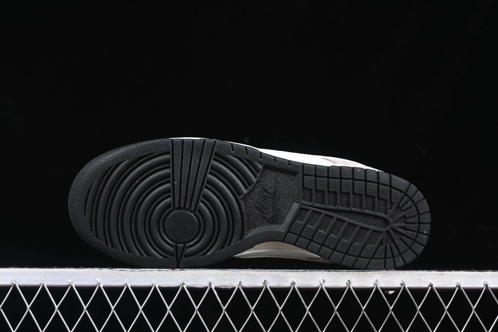💰300公司级💰360纯原
Nk SB Dunk Low 北面名 猪八白勾 周年高端定制 低帮休闲板鞋 DJ2024-063
#定制鞋盒 大厂纯原品质出货 超高清洁度 皮料切割干净无任何毛边 细节完美
尺码:36 36.5 37.5 38 38.5 39 40 40.5 41 42 42.5 43 44 44.5 45 9.E5