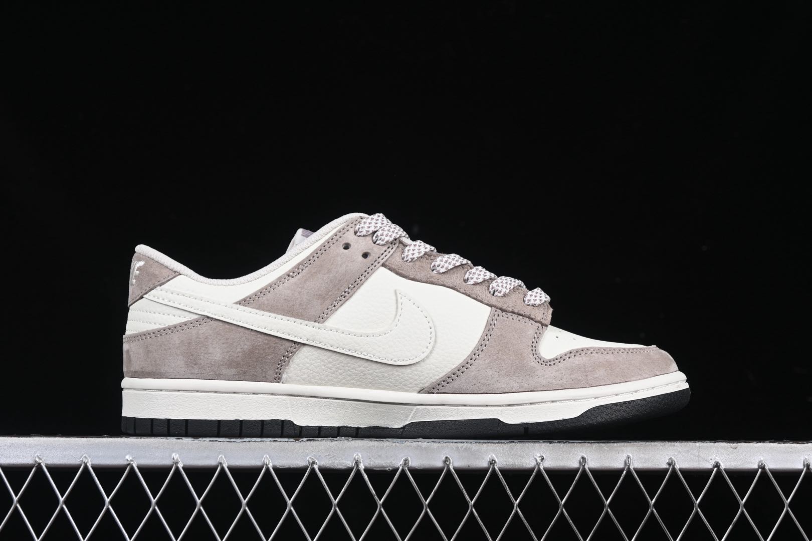 💰300公司级💰360纯原
Nk SB Dunk Low 北面名 猪八白勾 周年高端定制 低帮休闲板鞋 DJ2024-063
#定制鞋盒 大厂纯原品质出货 超高清洁度 皮料切割干净无任何毛边 细节完美
尺码:36 36.5 37.5 38 38.5 39 40 40.5 41 42 42.5 43 44 44.5 45 9.E5
