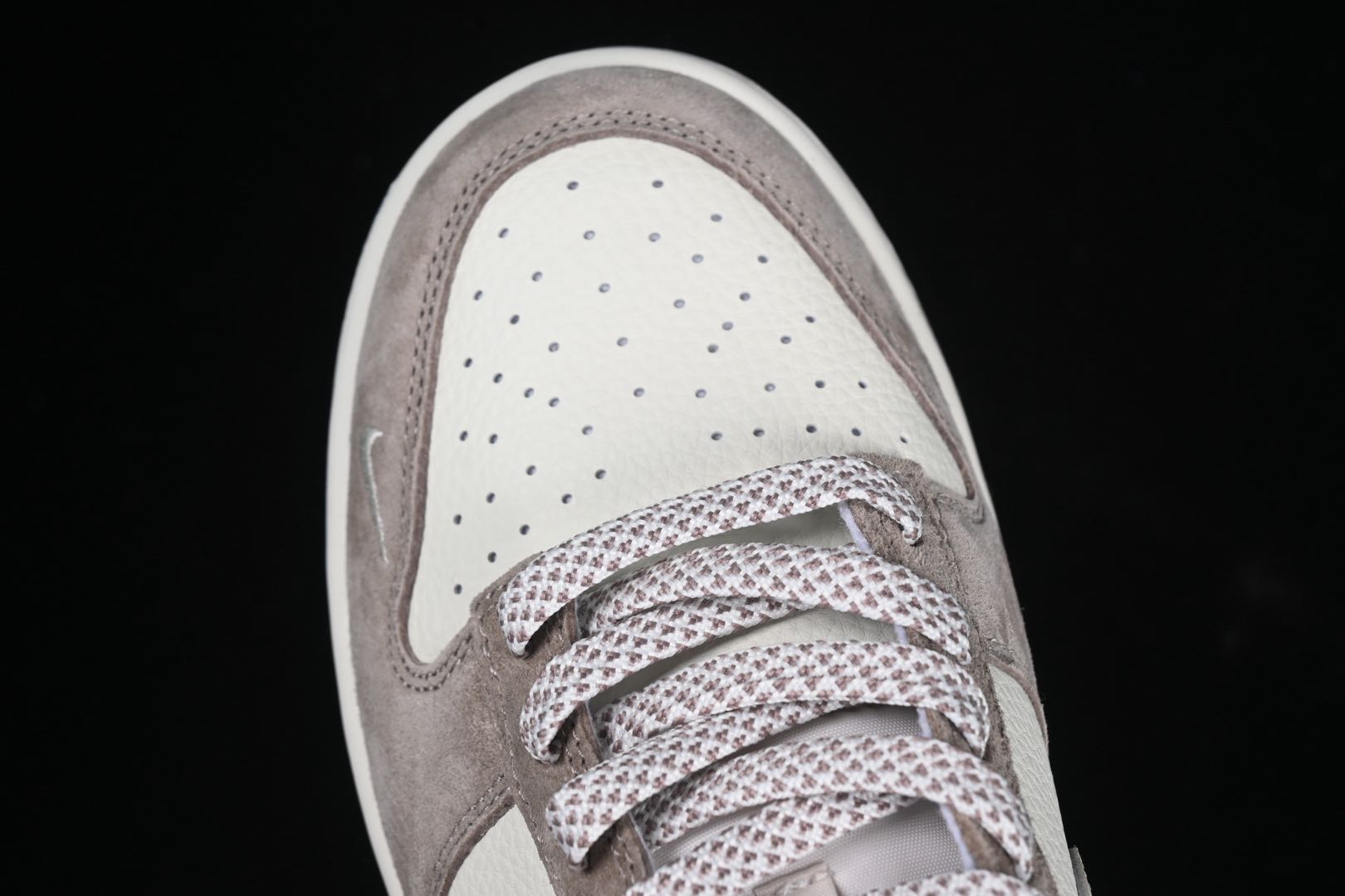 💰300公司级💰360纯原
Nk SB Dunk Low 北面名 猪八白勾 周年高端定制 低帮休闲板鞋 DJ2024-063
#定制鞋盒 大厂纯原品质出货 超高清洁度 皮料切割干净无任何毛边 细节完美
尺码:36 36.5 37.5 38 38.5 39 40 40.5 41 42 42.5 43 44 44.5 45 9.E5
