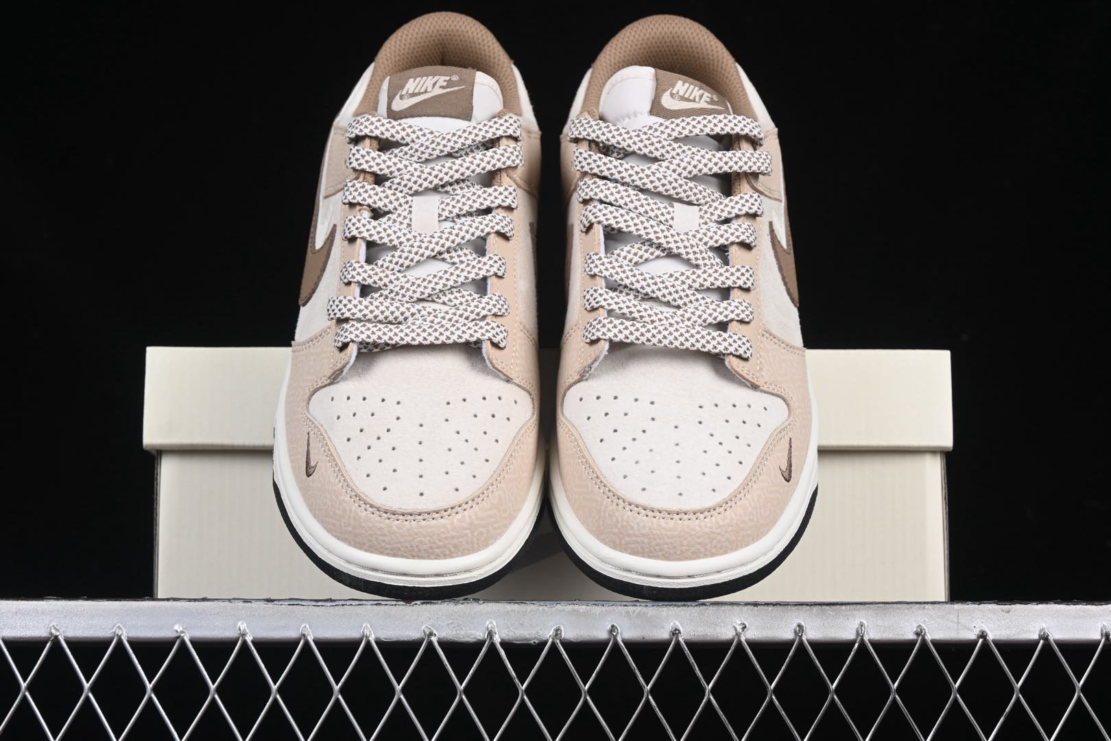 💰300公司级💰360纯原
Nk SB Dunk Low 暗纹双勾棕白 周年高端定制 低帮休闲板鞋 DJ2024-071
#定制鞋盒 大厂纯原品质出货 超高清洁度 皮料切割干净无任何毛边 细节完美
尺码:36 36.5 37.5 38 38.5 39 40 40.5 41 42 42.5 43 44 44.5 45 9.E5