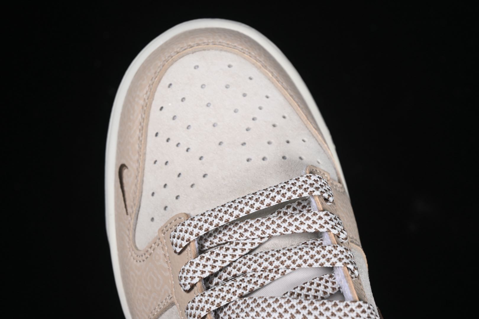 💰300公司级💰360纯原
Nk SB Dunk Low 暗纹双勾棕白 周年高端定制 低帮休闲板鞋 DJ2024-071
#定制鞋盒 大厂纯原品质出货 超高清洁度 皮料切割干净无任何毛边 细节完美
尺码:36 36.5 37.5 38 38.5 39 40 40.5 41 42 42.5 43 44 44.5 45 9.E5