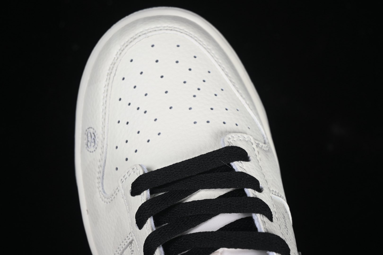 💰300公司级💰360纯原
Nk SB Dunk Low 斯图西联名 弹幕刺绣灰勾 周年高端定制 低帮休闲板鞋 DJ2024-054
#定制鞋盒 大厂纯原品质出货 超高清洁度 皮料切割干净无任何毛边 细节完美
尺码:36 36.5 37.5 38 38.5 39 40 40.5 41 42 42.5 43 44 44.5 45 9.E5