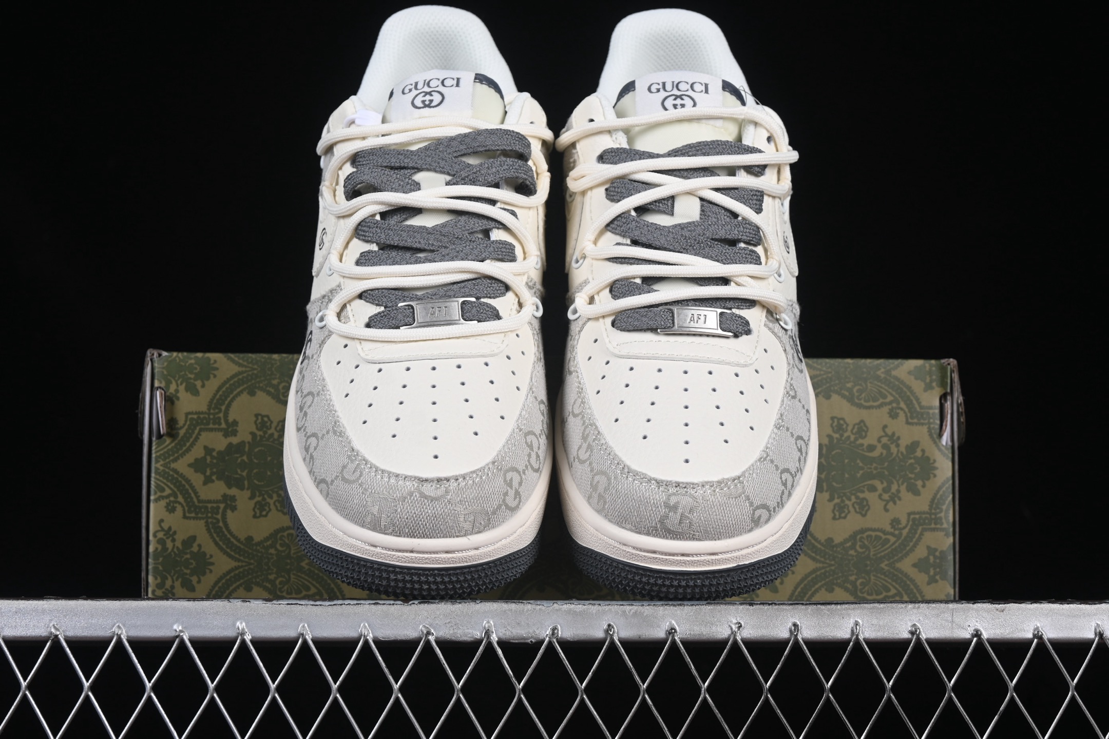💰300纯原
Nk Air Force 1'07 Low 古驰联名 烟灰抽绳 空军一号低帮休闲板鞋 SJ1198-105
#原楦头原纸板 原装鞋盒 定制五金配件 内置全掌气垫 原厂鞋底
尺码:36 36.5 37.5 38 38.5 39 40 40.5 41 42 42.5 43 44 44.5 45 9.D4
