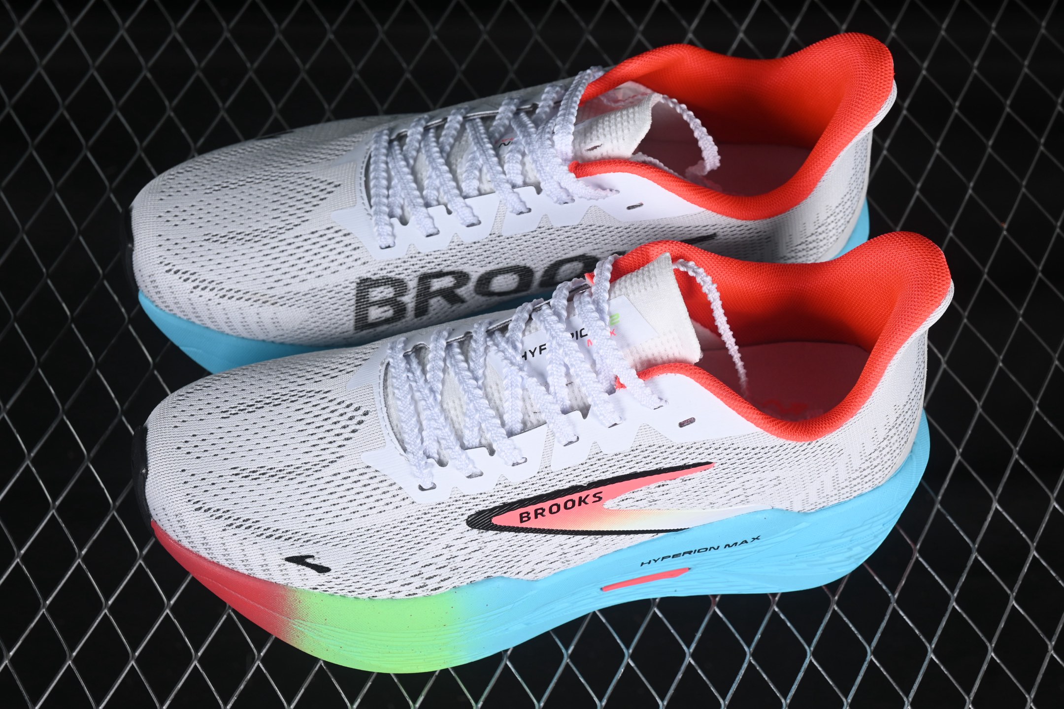 💰240纯原
 Brooks Hyperion Max 2 布鲁克斯 烈风2 减震竞速马拉松专业跑鞋 1104341D409
尺码：40 40.5 41 42 42.5 43 44 44.5 45 J.D4