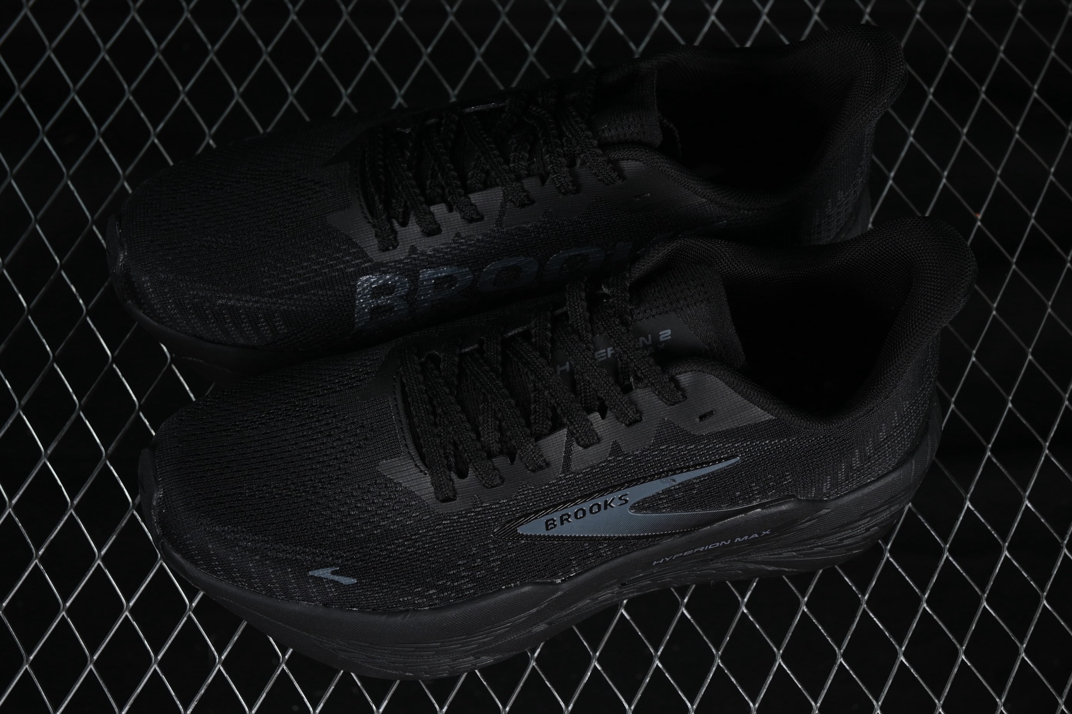 💰240纯原
Brooks Hyperion Max 2 布鲁克斯 烈风2 减震竞速马拉松专业跑鞋 1104341D410
尺码：40 40.5 41 42 42.5 43 44 44.5 45 J.D4