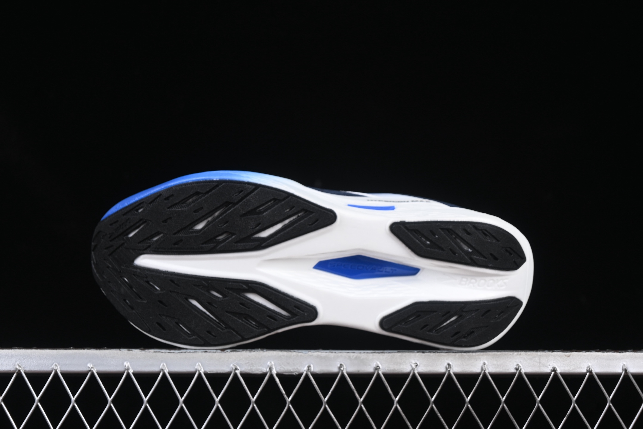 💰240纯原
 Brooks Hyperion Max 2 布鲁克斯 烈风2 减震竞速马拉松专业跑鞋 1104341D405
尺码：40 40.5 41 42 42.5 43 44 44.5 45 J.D4