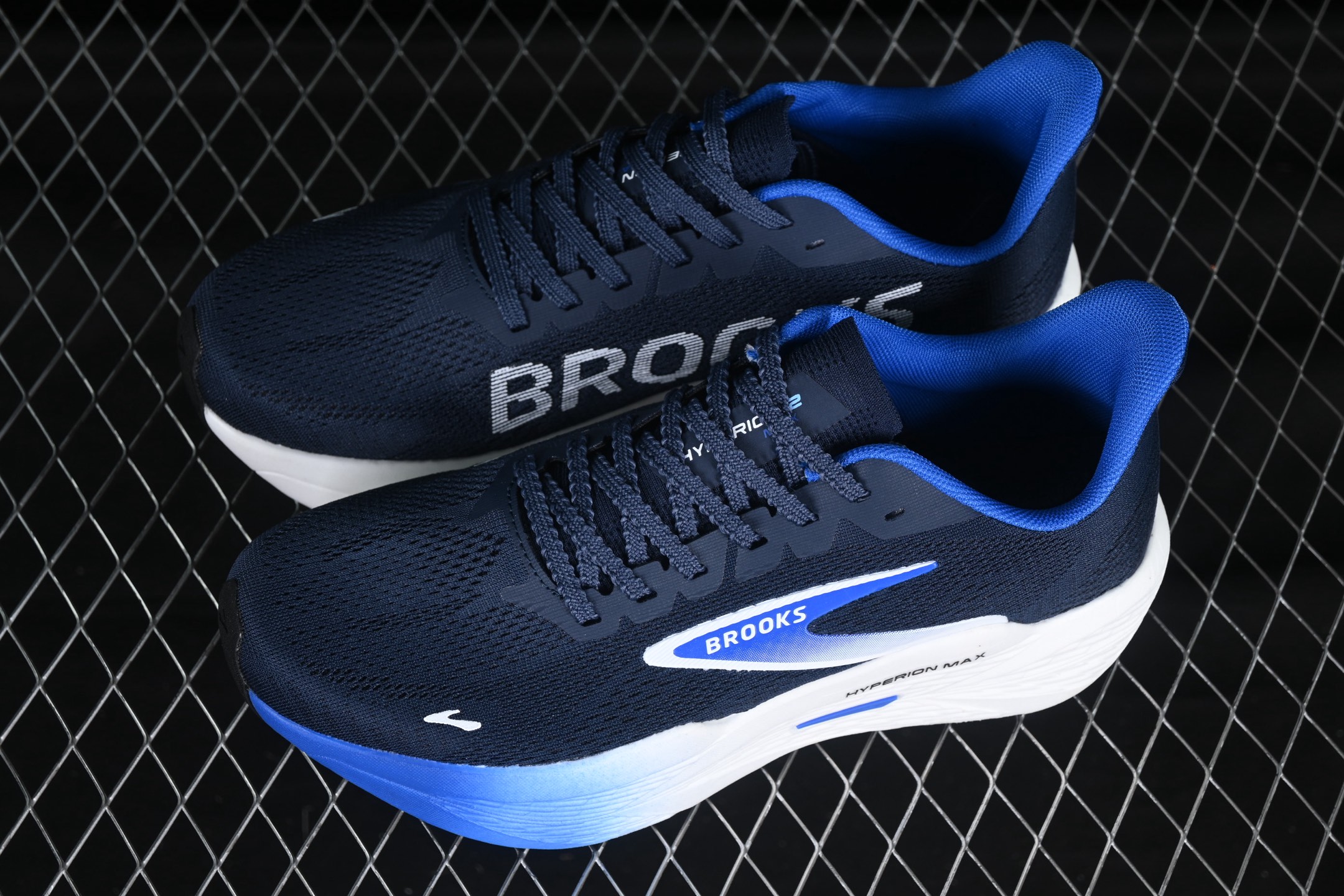💰240纯原
 Brooks Hyperion Max 2 布鲁克斯 烈风2 减震竞速马拉松专业跑鞋 1104341D405
尺码：40 40.5 41 42 42.5 43 44 44.5 45 J.D4