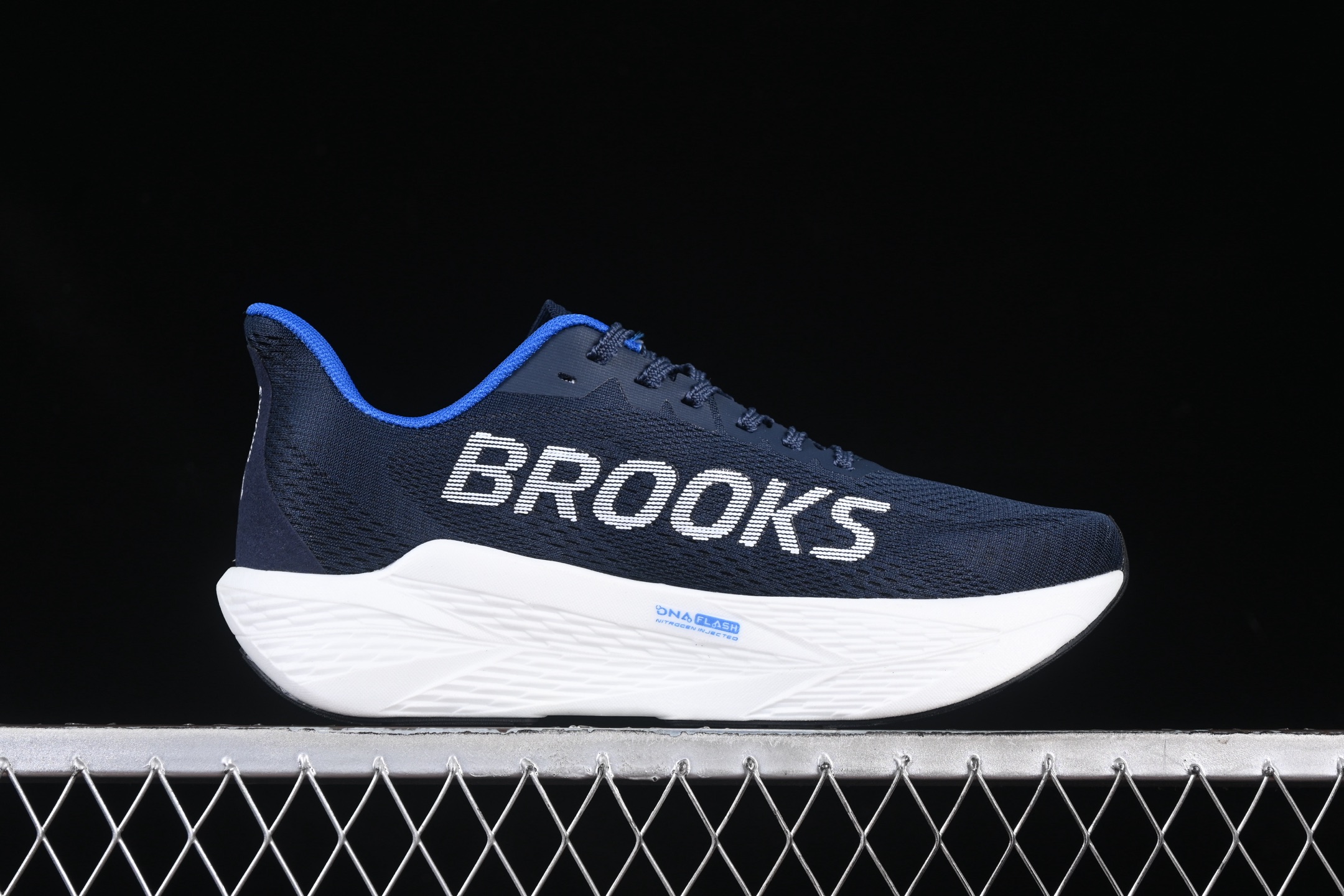 💰240纯原
 Brooks Hyperion Max 2 布鲁克斯 烈风2 减震竞速马拉松专业跑鞋 1104341D405
尺码：40 40.5 41 42 42.5 43 44 44.5 45 J.D4