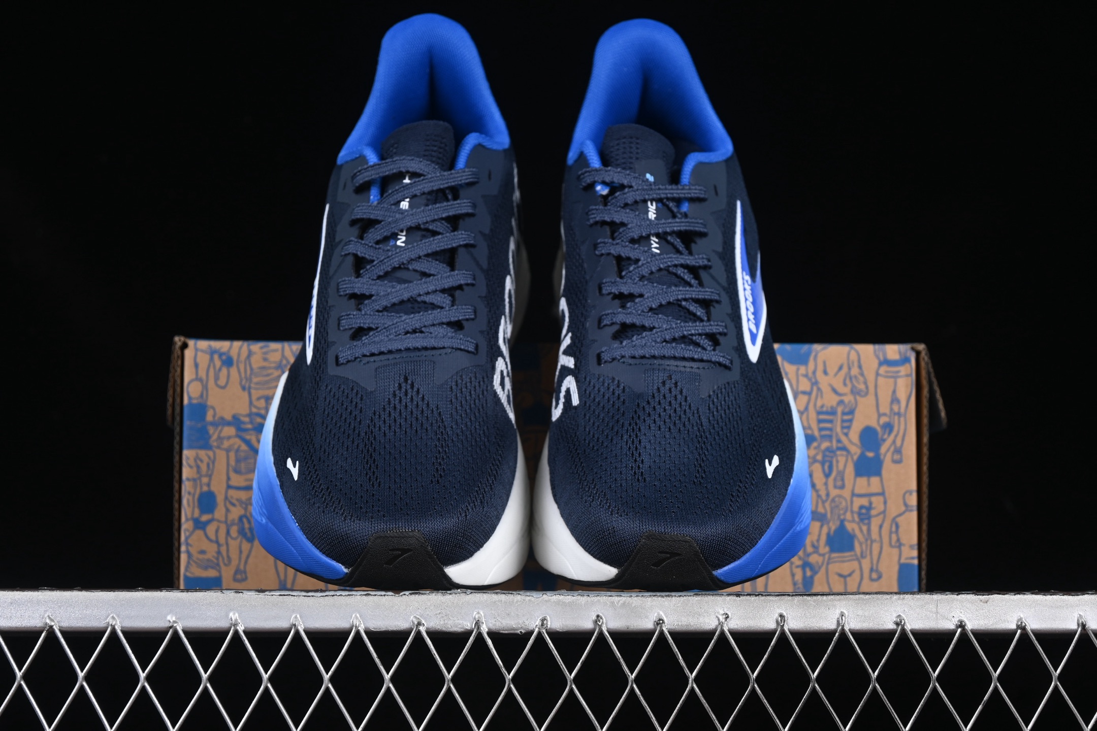 💰240纯原
 Brooks Hyperion Max 2 布鲁克斯 烈风2 减震竞速马拉松专业跑鞋 1104341D405
尺码：40 40.5 41 42 42.5 43 44 44.5 45 J.D4