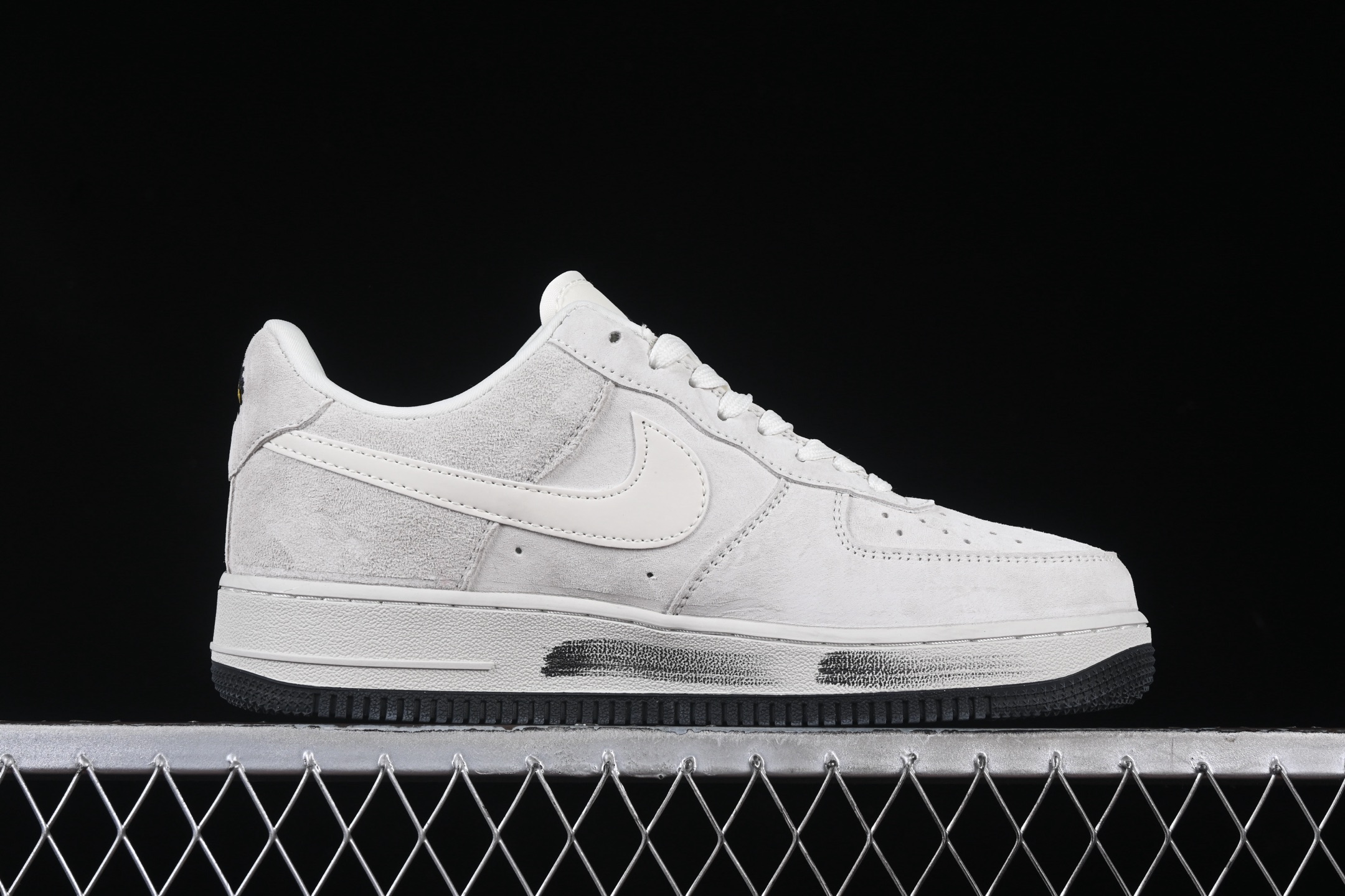 💰300纯原
Nk Air Force 1'07 Low 灰猪八涂鸦 空军一号 低帮休闲板鞋 DF0188-035
#原楦头原纸板 原装鞋盒 定制五金配件 内置全掌气垫 原厂鞋底
尺码:36 36.5 37.5 38 38.5 39 40 40.5 41 42 42.5 43 44 44.5 45 9.D4