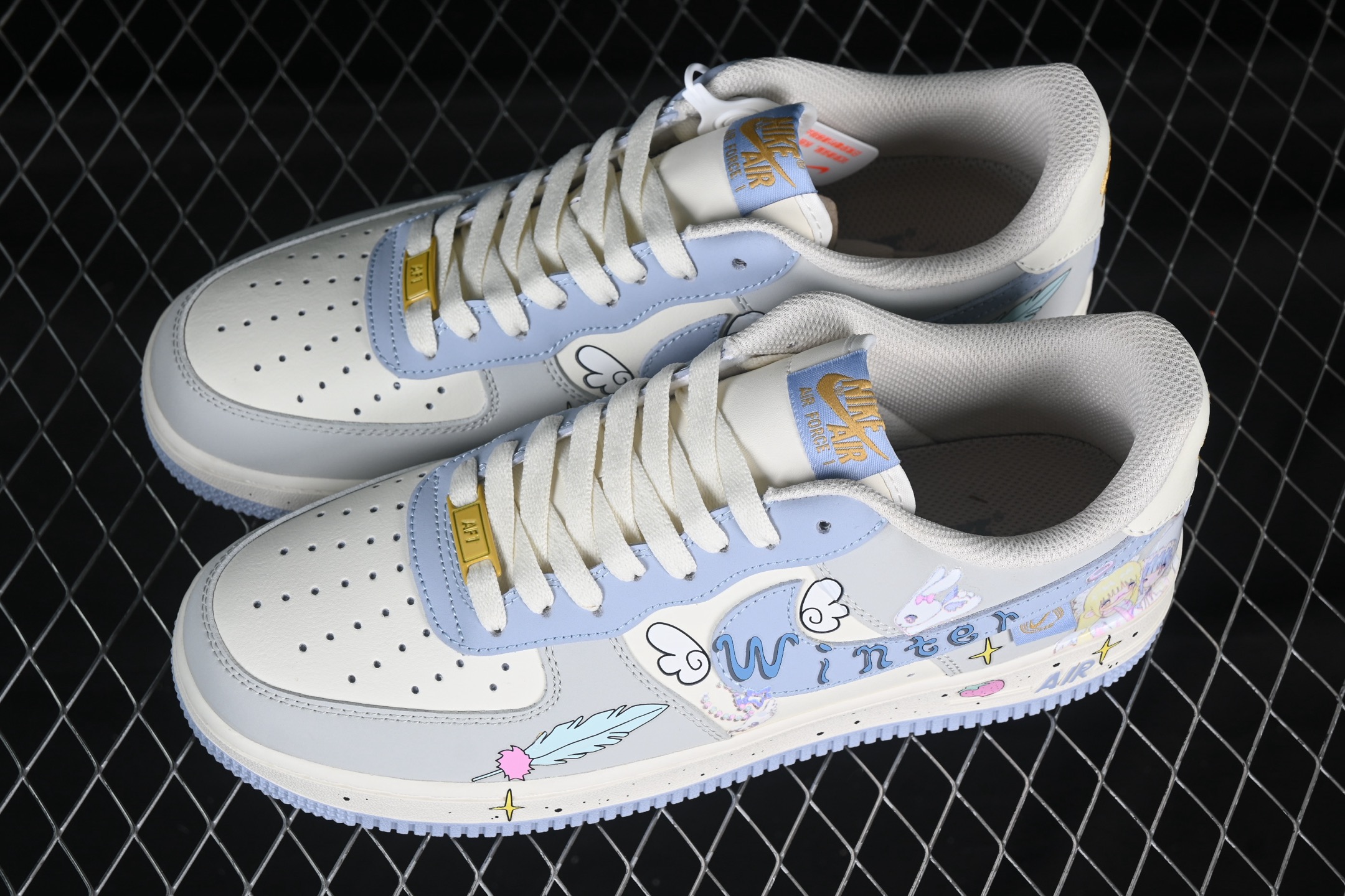 💰300纯原
Nk Air Force 1'07 Low "Cherub" 二次元手绘涂鸦 小天使 空军一号 低帮休闲板鞋 DB3301-711
#小天使就像一束光,照亮了身边每一个角落,温暖着每一个人的心。她或许没有真正的翅膀,可她善良、纯真的举动,让大家都坚信,她就是降临人间的小天使 ,给这个平凡的世界带来无尽的美好与希望。
尺码:36 36.5 37.5 38 38.5 39 40 40.5 41 42 42.5 43 44 44.5 45 9.D4