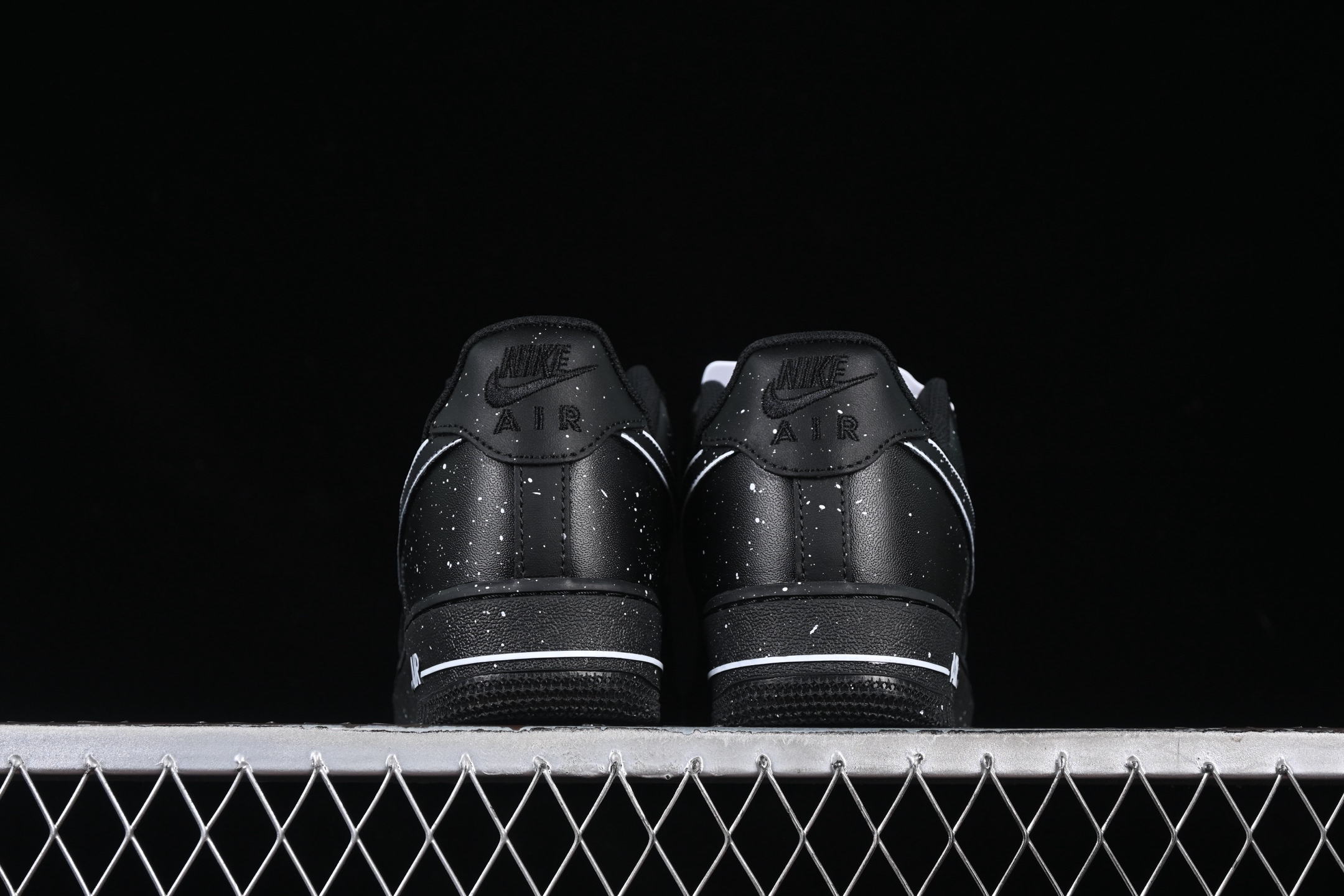 💰300纯原
Nk Air Force 1'07 Low 二次元主题 黑白泼墨 空军一号 低帮休闲板鞋 CK0316-059
#原楦头原纸板 原装鞋盒 定制五金配件 内置全掌气垫 原厂鞋底
尺码:36 36.5 37.5 38 38.5 39 40 40.5 41 42 42.5 43 44 44.5 45 9.D4