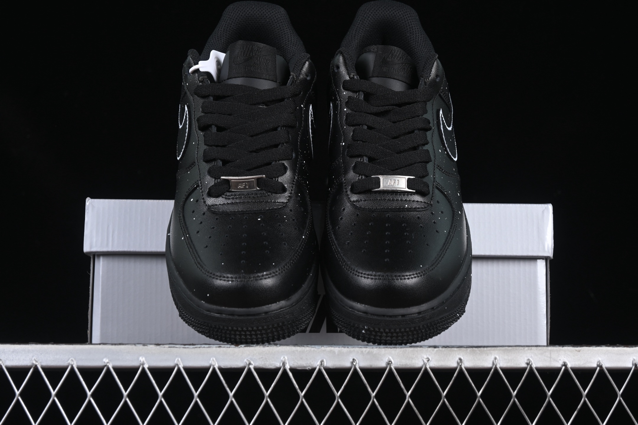 💰300纯原
Nk Air Force 1'07 Low 二次元主题 黑白泼墨 空军一号 低帮休闲板鞋 CK0316-059
#原楦头原纸板 原装鞋盒 定制五金配件 内置全掌气垫 原厂鞋底
尺码:36 36.5 37.5 38 38.5 39 40 40.5 41 42 42.5 43 44 44.5 45 9.D4
