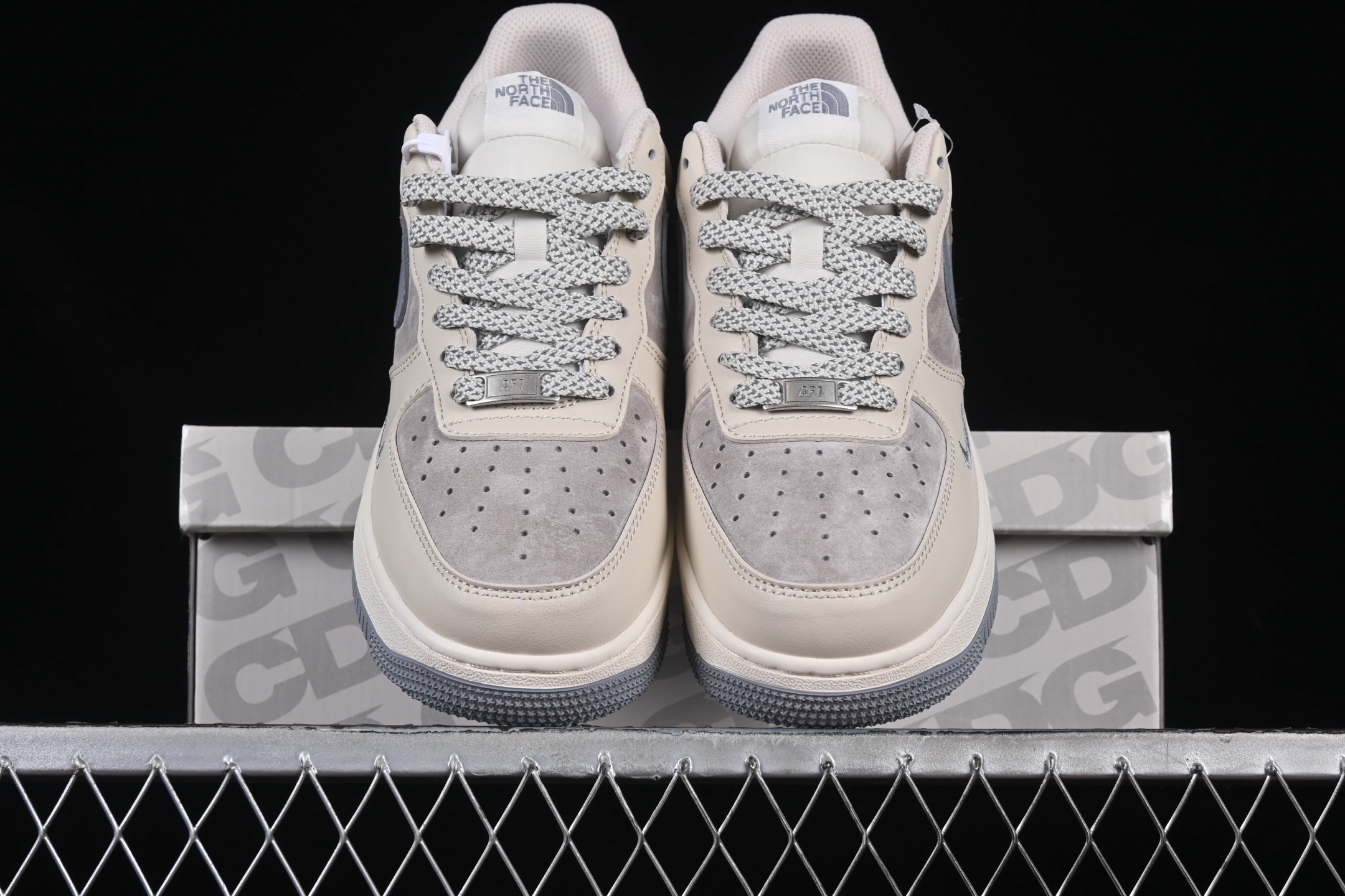 💰300纯原
Nk Air Force 1'07 Low 北面联名 拼接猪八红尾 空军一号 低帮休闲板鞋 XZ6188-649
#原楦头原纸板 原装鞋盒 定制五金配件 内置全掌气垫 原厂鞋底
尺码:36 36.5 37.5 38 38.5 39 40 40.5 41 42 42.5 43 44 44.5 45 9.D4