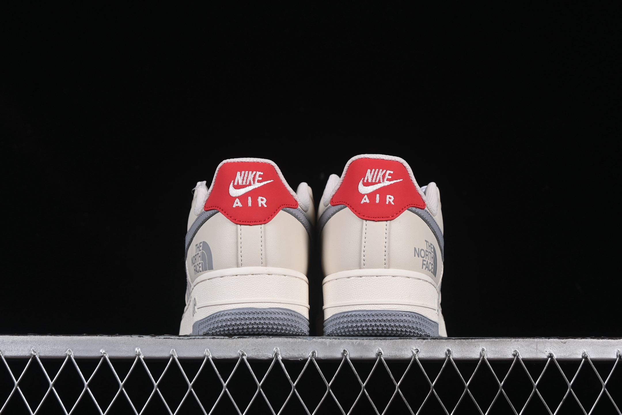 💰300纯原
Nk Air Force 1'07 Low 北面联名 拼接猪八红尾 空军一号 低帮休闲板鞋 XZ6188-649
#原楦头原纸板 原装鞋盒 定制五金配件 内置全掌气垫 原厂鞋底
尺码:36 36.5 37.5 38 38.5 39 40 40.5 41 42 42.5 43 44 44.5 45 9.D4