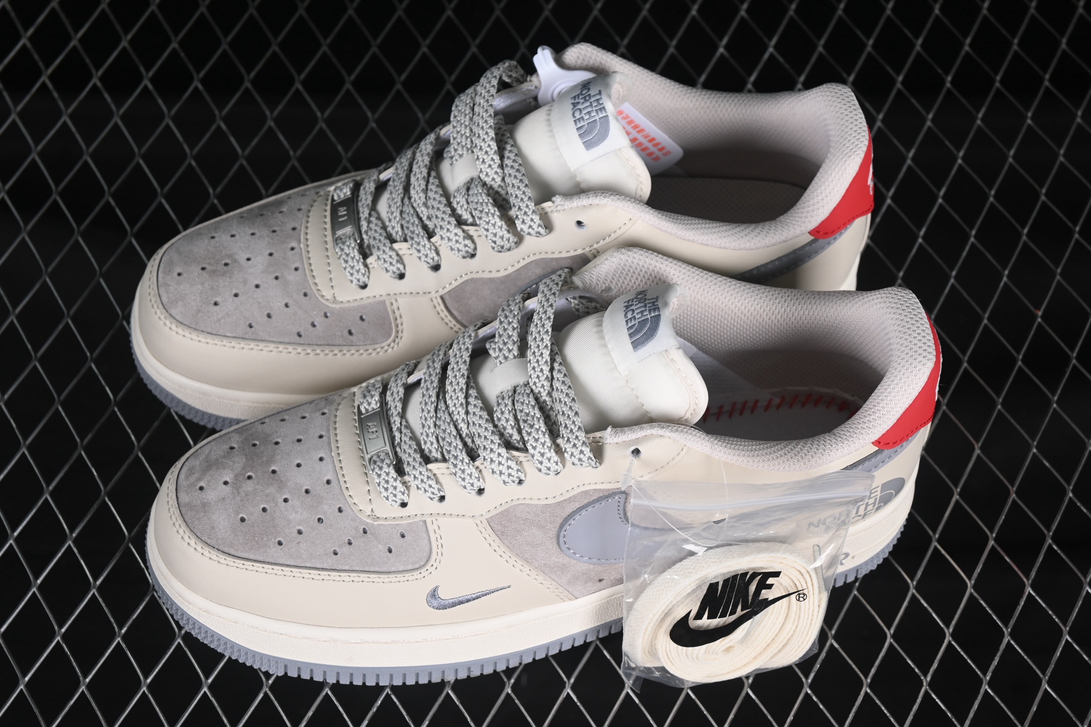 💰300纯原
Nk Air Force 1'07 Low 北面联名 拼接猪八红尾 空军一号 低帮休闲板鞋 XZ6188-649
#原楦头原纸板 原装鞋盒 定制五金配件 内置全掌气垫 原厂鞋底
尺码:36 36.5 37.5 38 38.5 39 40 40.5 41 42 42.5 43 44 44.5 45 9.D4