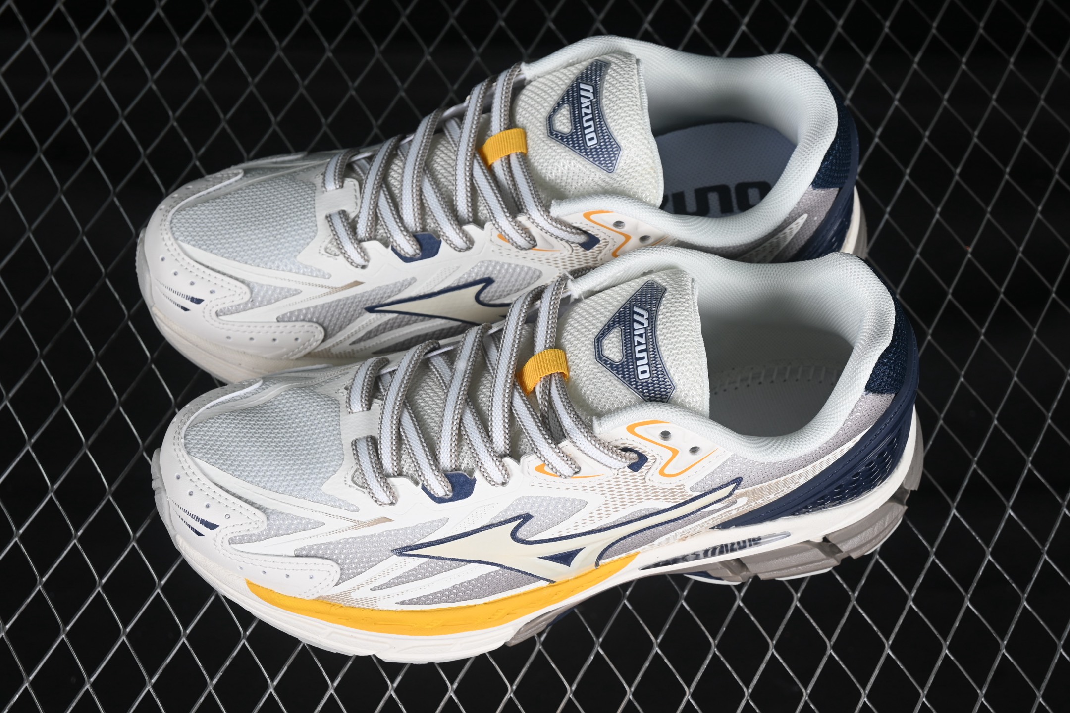 💰240纯原
Mizuno Halo Mix 美津浓织物透气低帮休闲跑步鞋 D1GH240810
尺码：36 36.5 37 38 38.5 39 40 40.5 41 42 42.5 43 44 44.5 45 X.D4