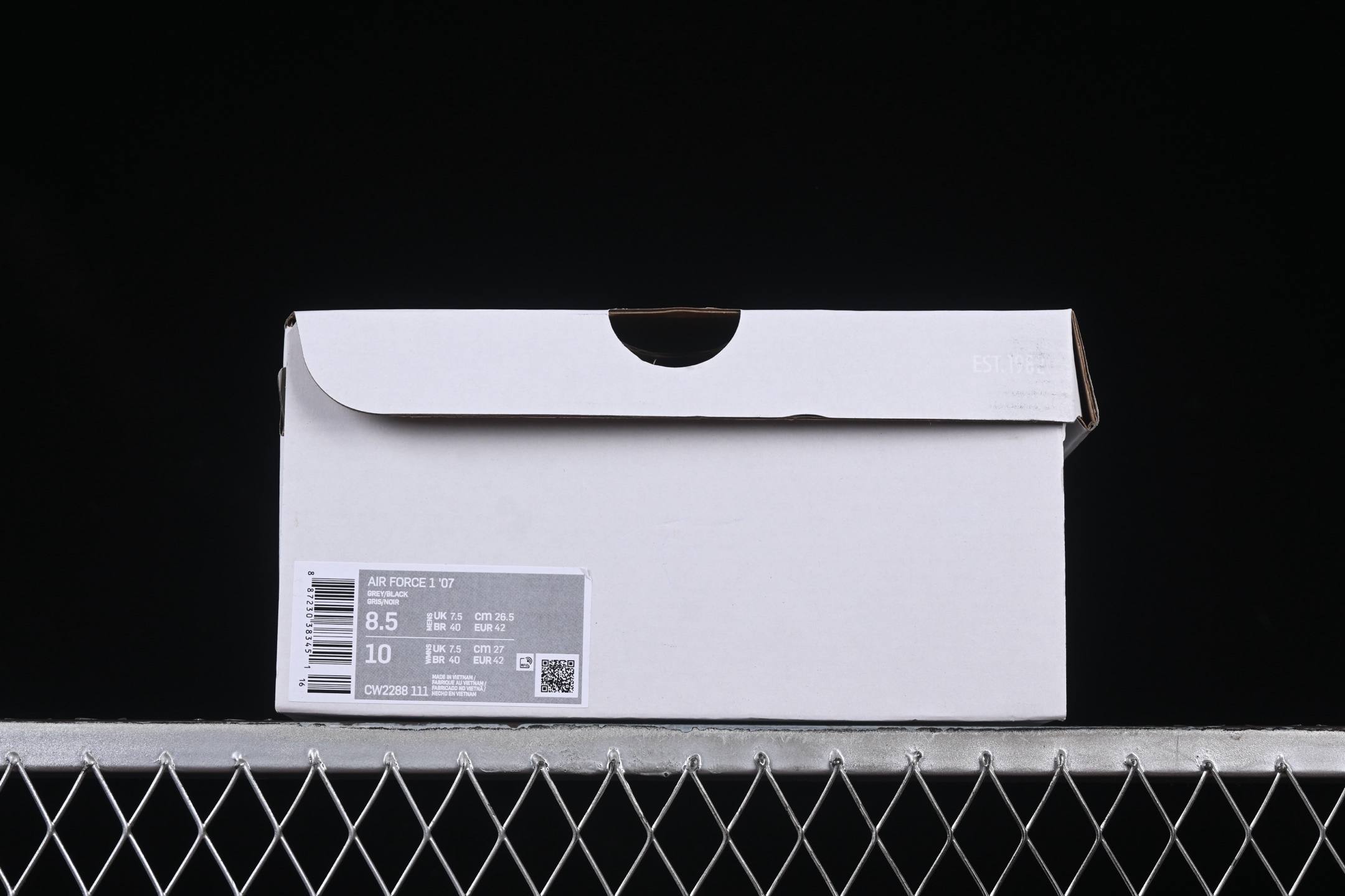 💰280纯原
 Nk Air Force 1'07 Low 暗影骑士 灰白黑配色 空军一号低帮休闲板鞋 CW2288-111
#原厂定制皮料 定制鞋盒 原楦原纸板 纯正版型 正品NFC感应芯片 高清洁度 内置全掌气垫
尺码：36 36.5 37.5 38 38.5 39 40 40.5 41 42 42.5 43 44 44.5 45 9.D4