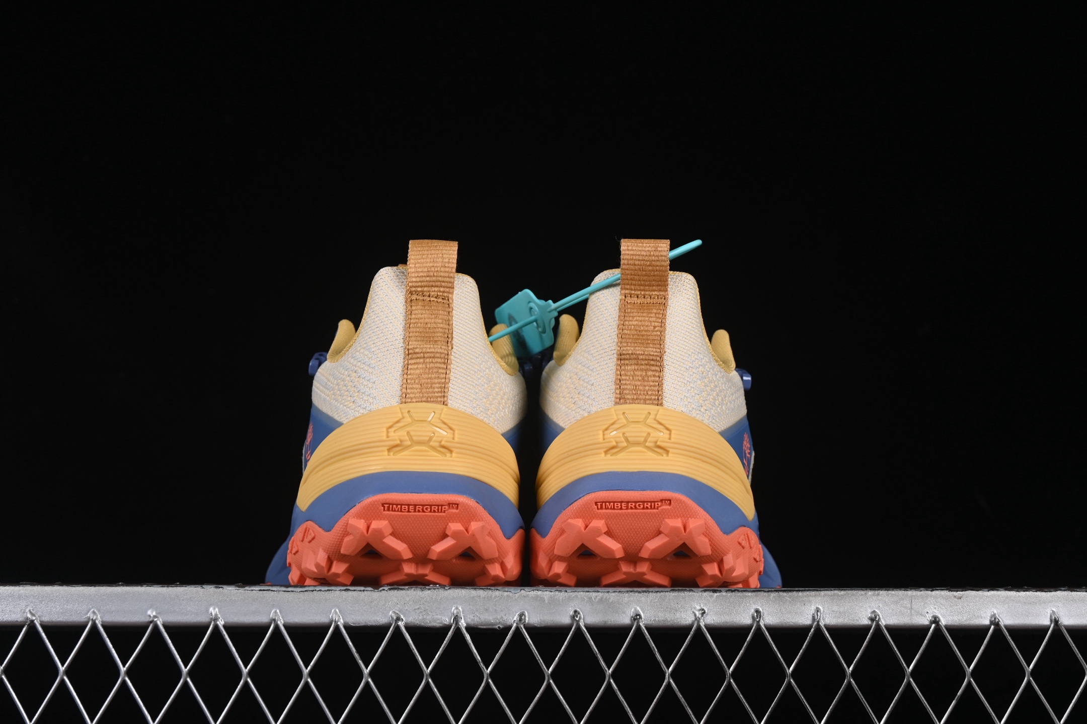 💰220纯原
 Timberland 添柏岚/天伯伦户外运动登山休闲鞋 TB0A29PPELR
尺码：36 37 38 39 40 41 42 43 44 45 J.C3