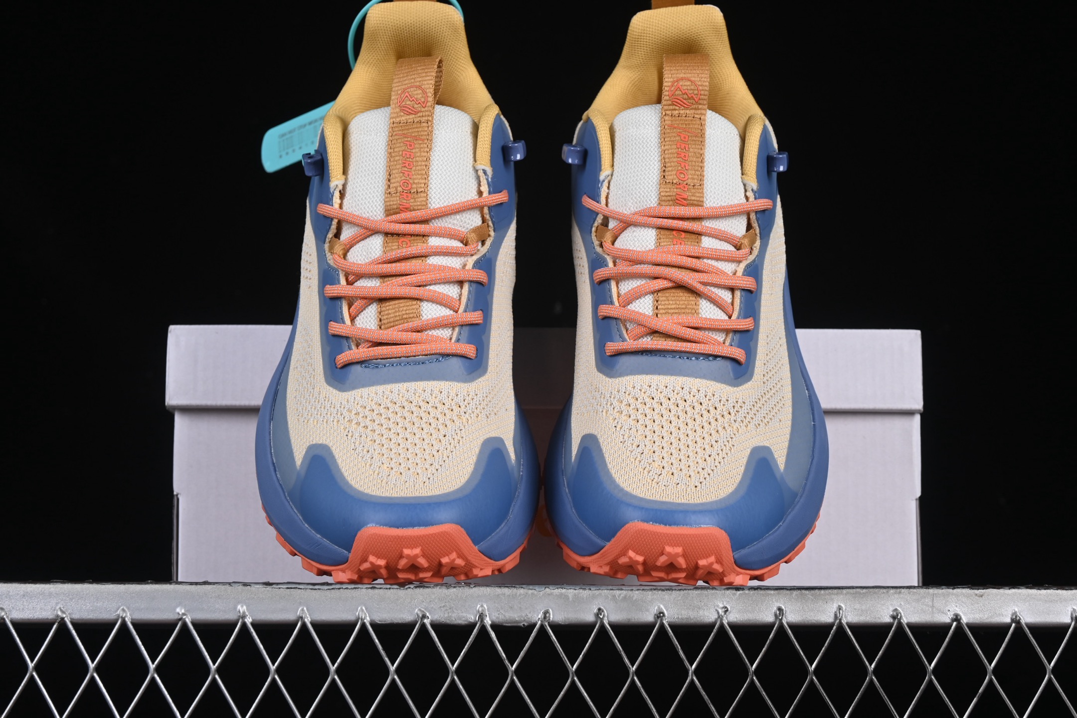 💰220纯原
 Timberland 添柏岚/天伯伦户外运动登山休闲鞋 TB0A29PPELR
尺码：36 37 38 39 40 41 42 43 44 45 J.C3