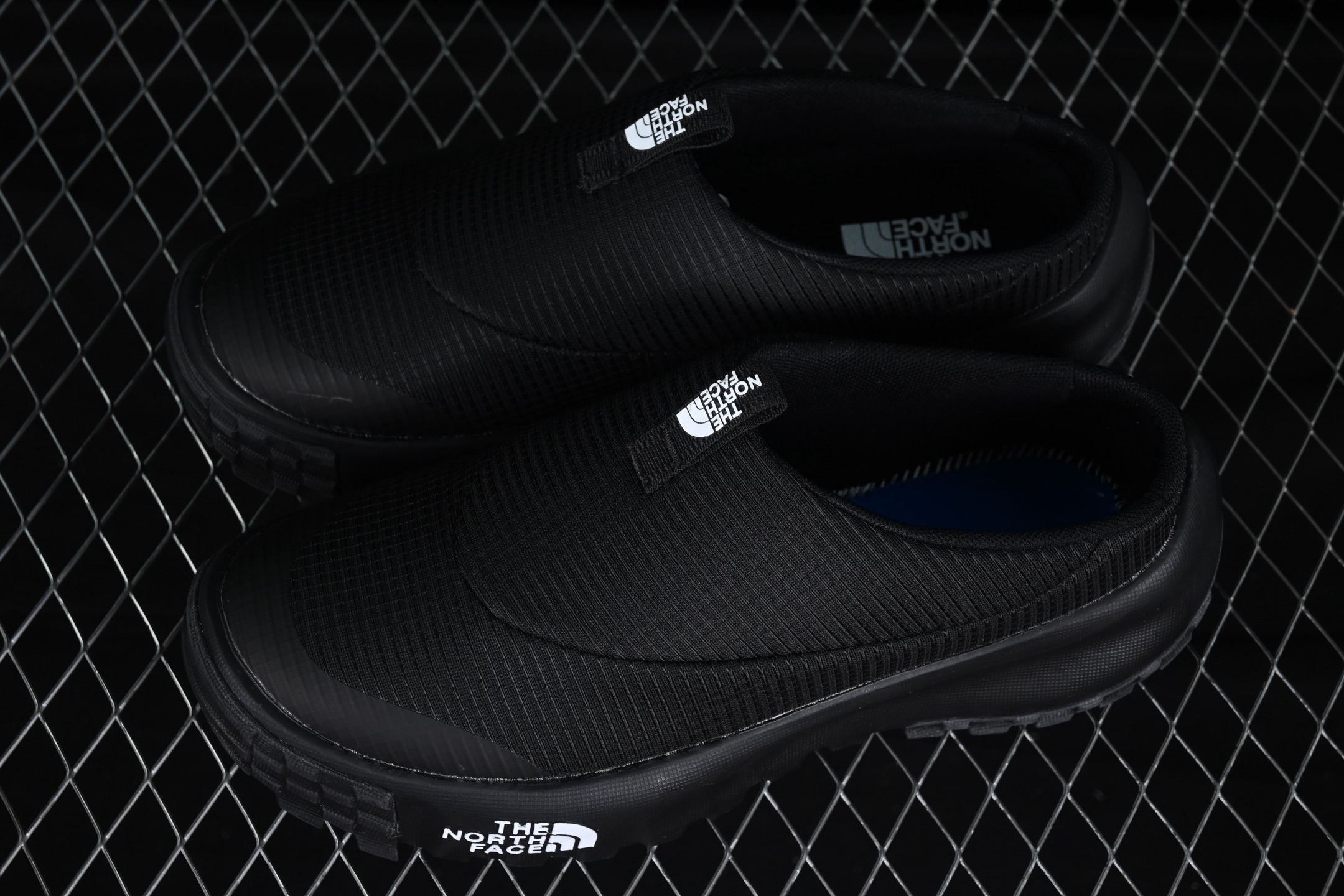 💰240纯原
 The North Face Hedgehog Sneaker 北面刺猬系列 低帮徒步越野户外风登山休闲运动鞋 NF0A8A92KX7-075
尺码：36 37 38 39 40 41 42 43 44 45 B.D4