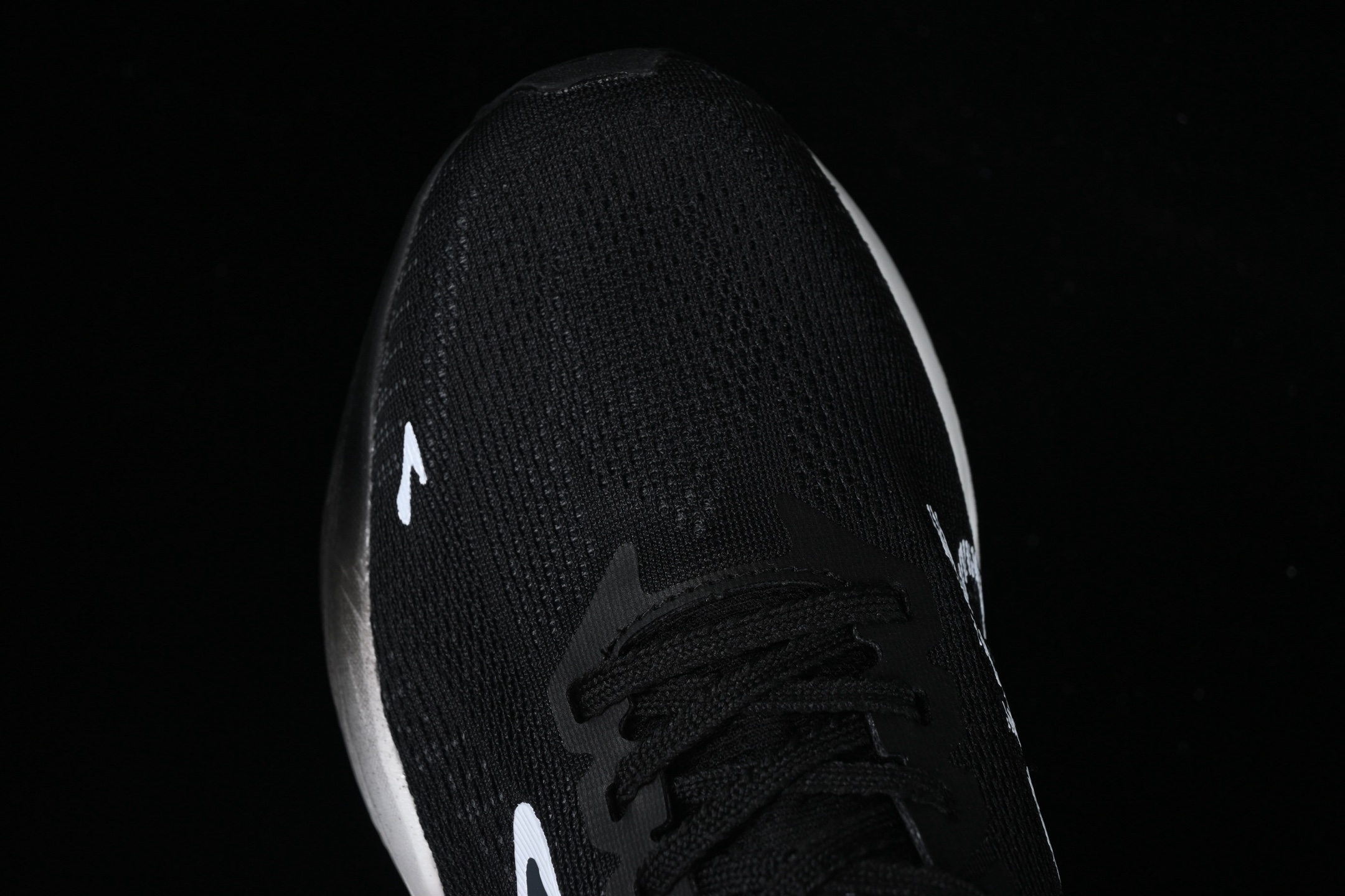 💰240纯原
Brooks Hyperion Max 2 布鲁克斯 烈风2 减震竞速马拉松专业跑鞋 1104341D401
尺码：40 40.5 41 42 42.5 43 44 44.5 45 J.D4