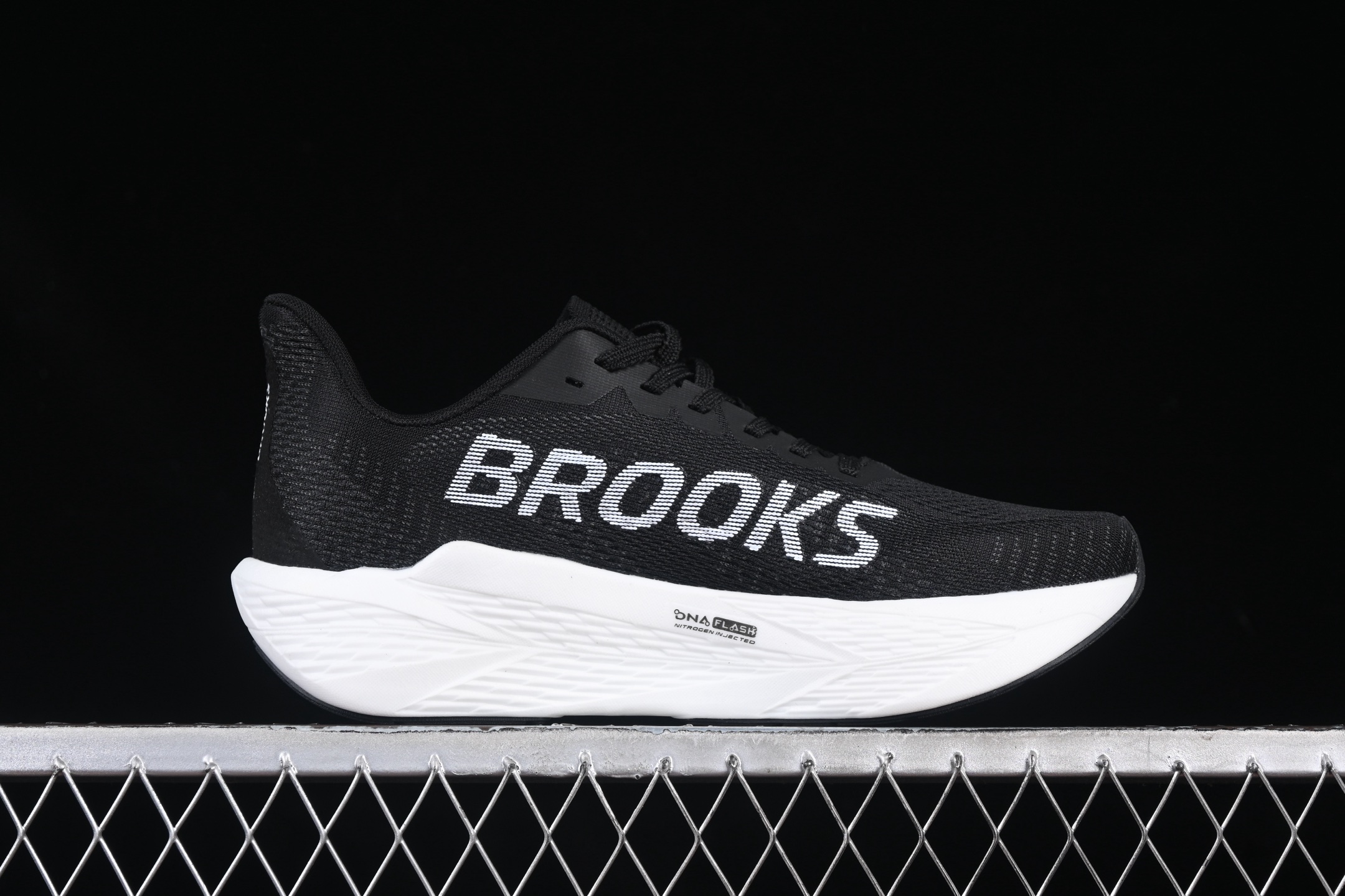💰240纯原
Brooks Hyperion Max 2 布鲁克斯 烈风2 减震竞速马拉松专业跑鞋 1104341D401
尺码：40 40.5 41 42 42.5 43 44 44.5 45 J.D4