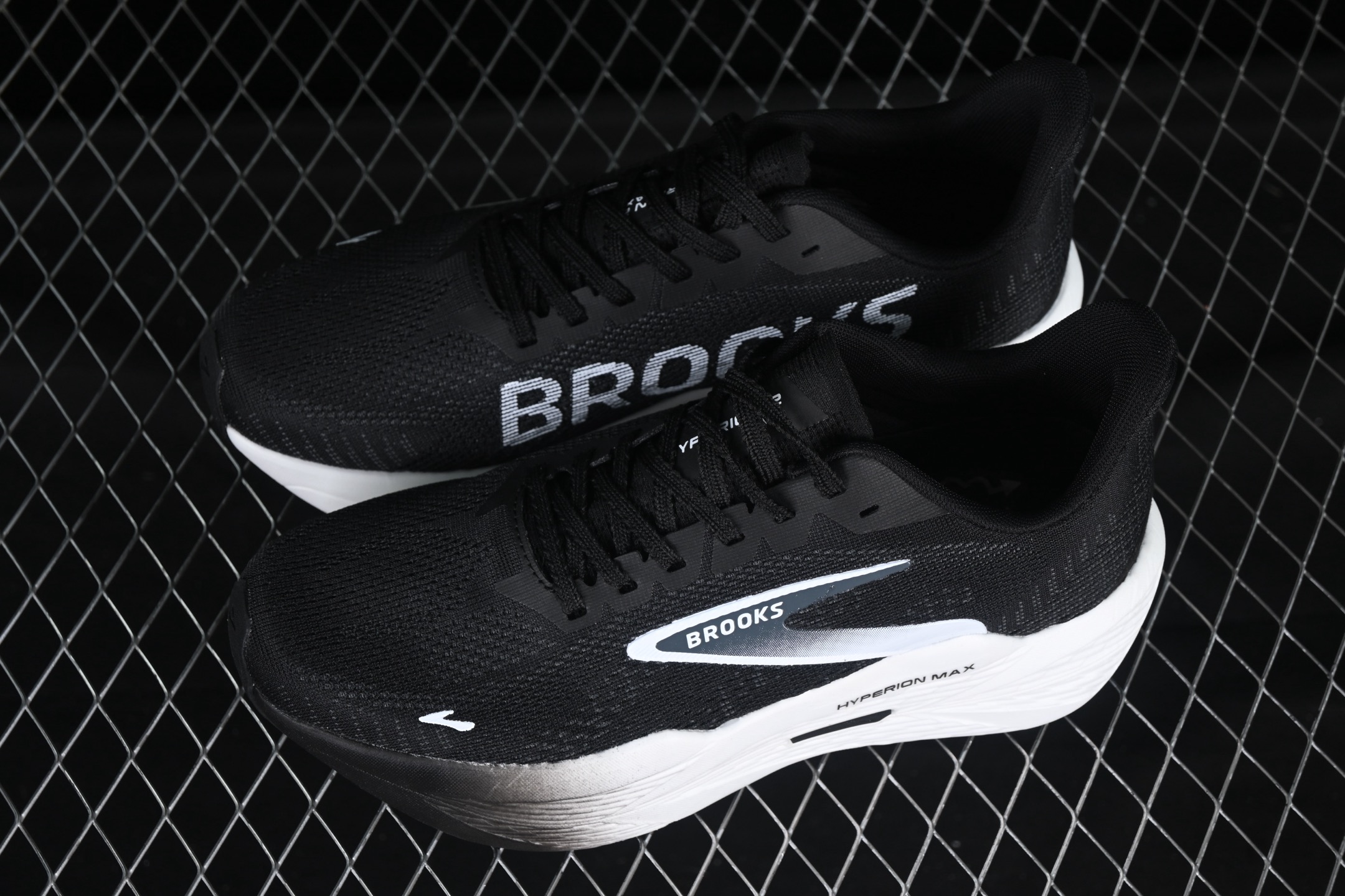 💰240纯原
Brooks Hyperion Max 2 布鲁克斯 烈风2 减震竞速马拉松专业跑鞋 1104341D401
尺码：40 40.5 41 42 42.5 43 44 44.5 45 J.D4