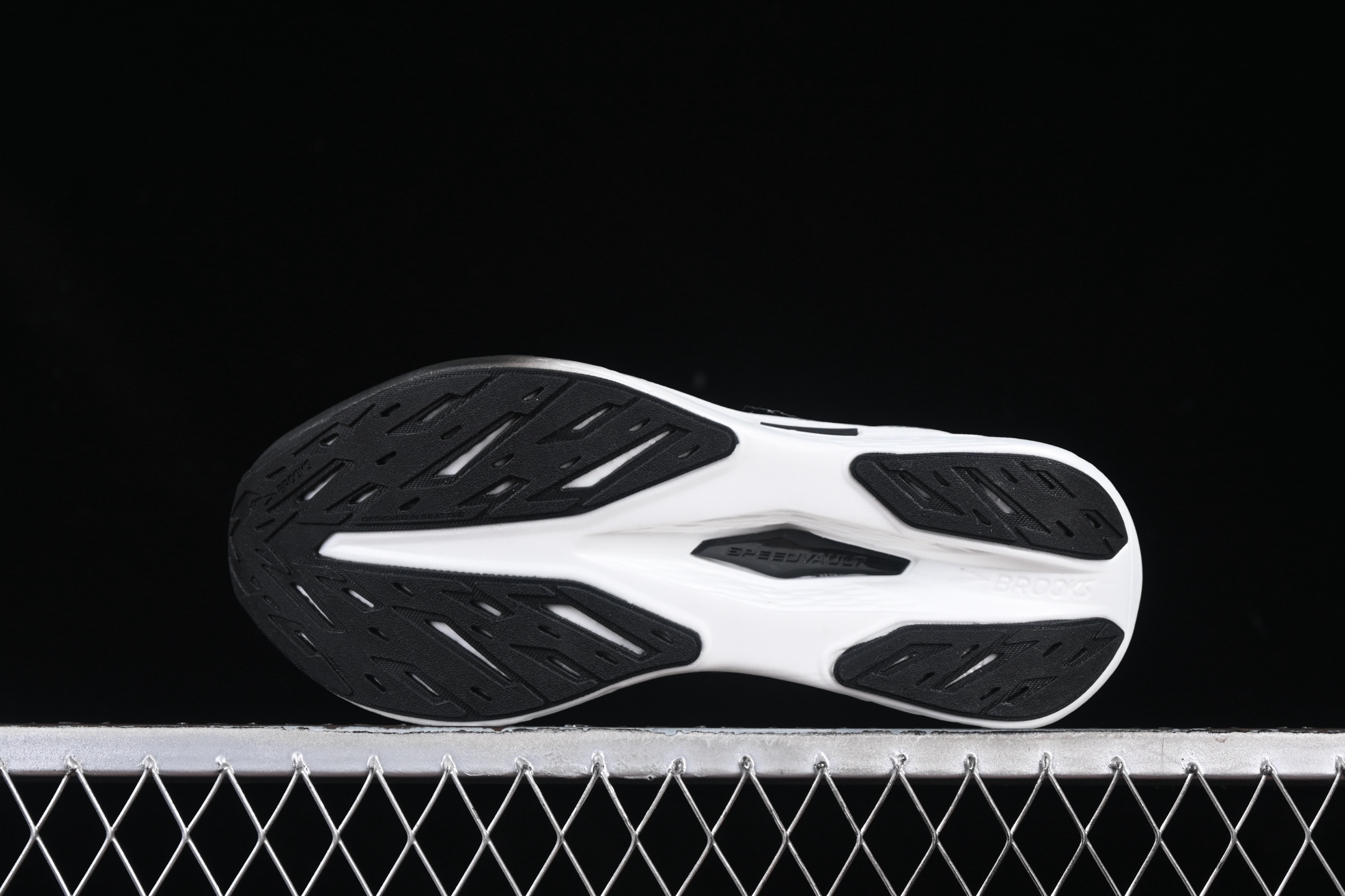 💰240纯原
Brooks Hyperion Max 2 布鲁克斯 烈风2 减震竞速马拉松专业跑鞋 1104341D401
尺码：40 40.5 41 42 42.5 43 44 44.5 45 J.D4