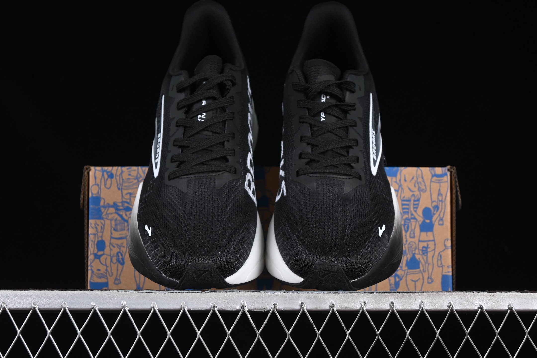 💰240纯原
Brooks Hyperion Max 2 布鲁克斯 烈风2 减震竞速马拉松专业跑鞋 1104341D401
尺码：40 40.5 41 42 42.5 43 44 44.5 45 J.D4