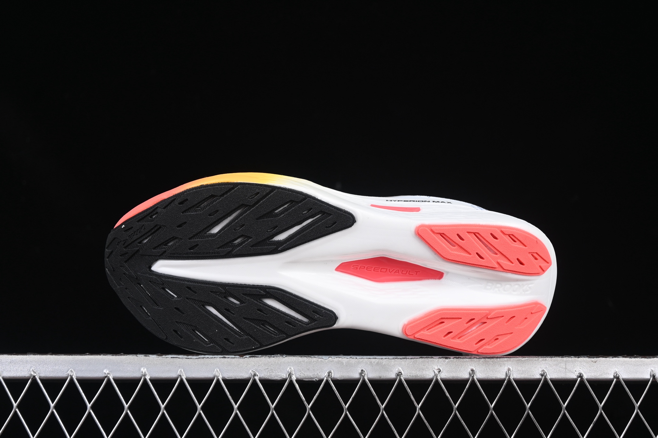 💰240纯原
Brooks Hyperion Max 2 布鲁克斯 烈风2 减震竞速马拉松专业跑鞋 1104341D443
尺码：40 40.5 41 42 42.5 43 44 44.5 45 J.D4