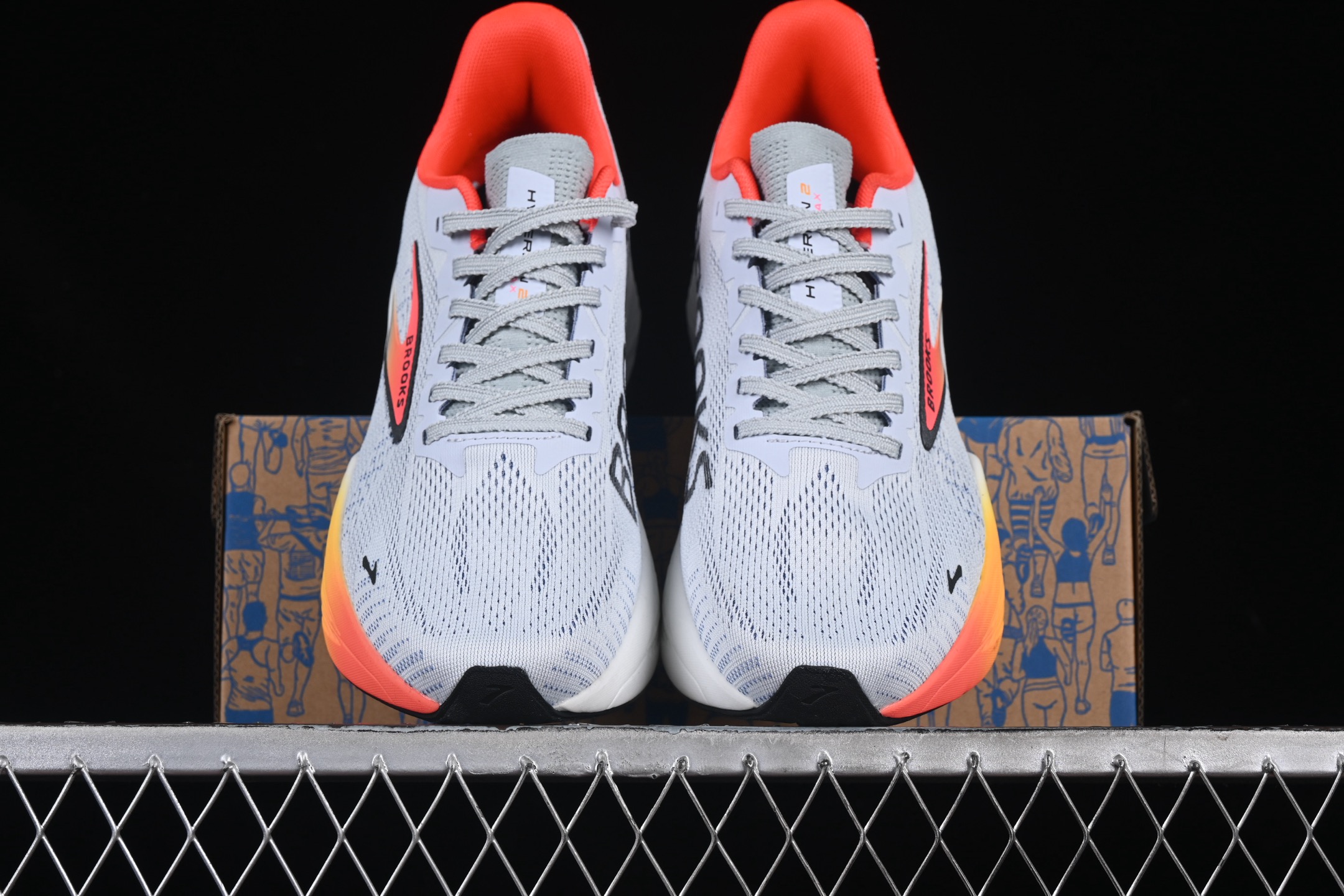 💰240纯原
Brooks Hyperion Max 2 布鲁克斯 烈风2 减震竞速马拉松专业跑鞋 1104341D443
尺码：40 40.5 41 42 42.5 43 44 44.5 45 J.D4