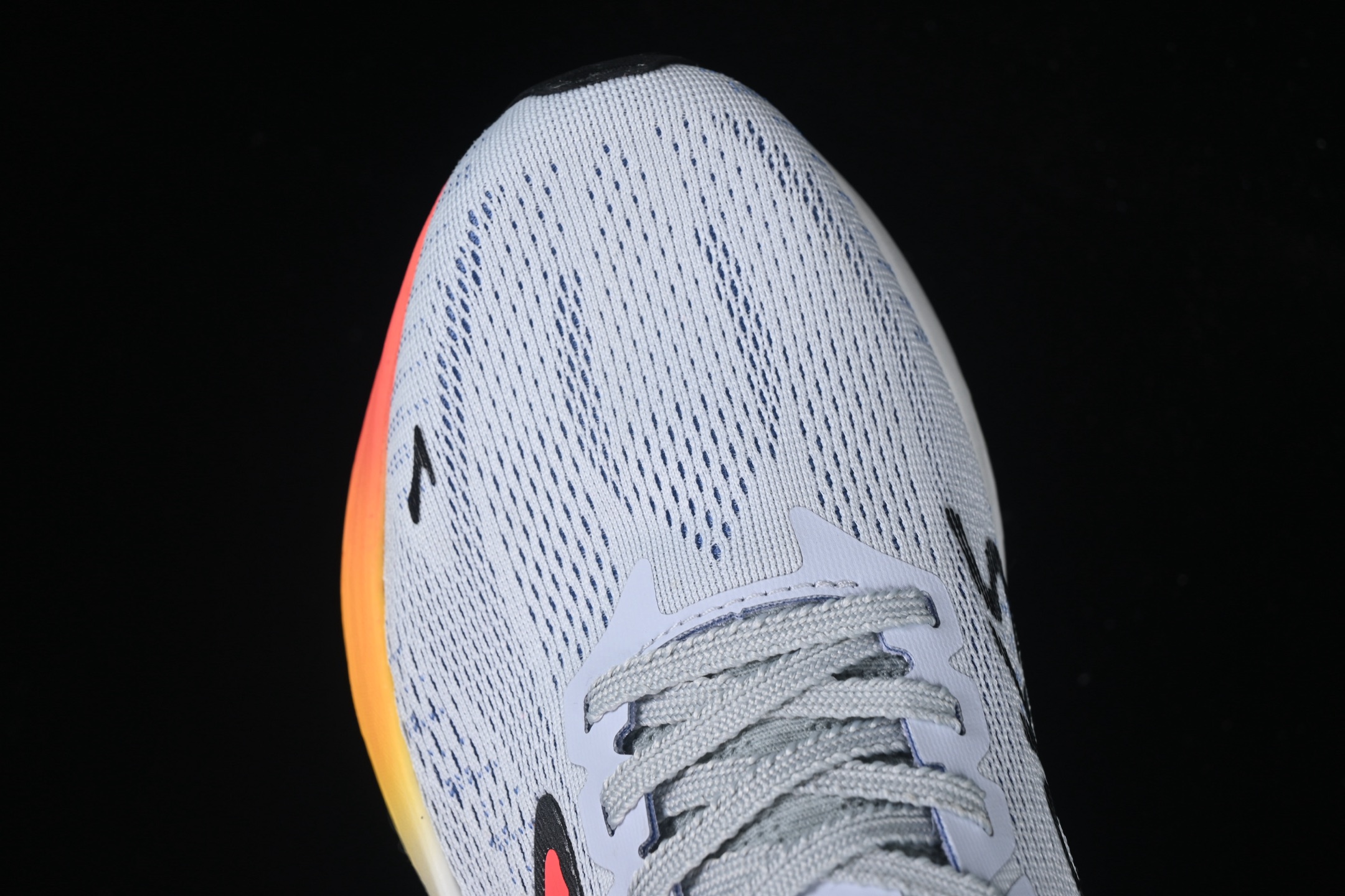💰240纯原
Brooks Hyperion Max 2 布鲁克斯 烈风2 减震竞速马拉松专业跑鞋 1104341D443
尺码：40 40.5 41 42 42.5 43 44 44.5 45 J.D4