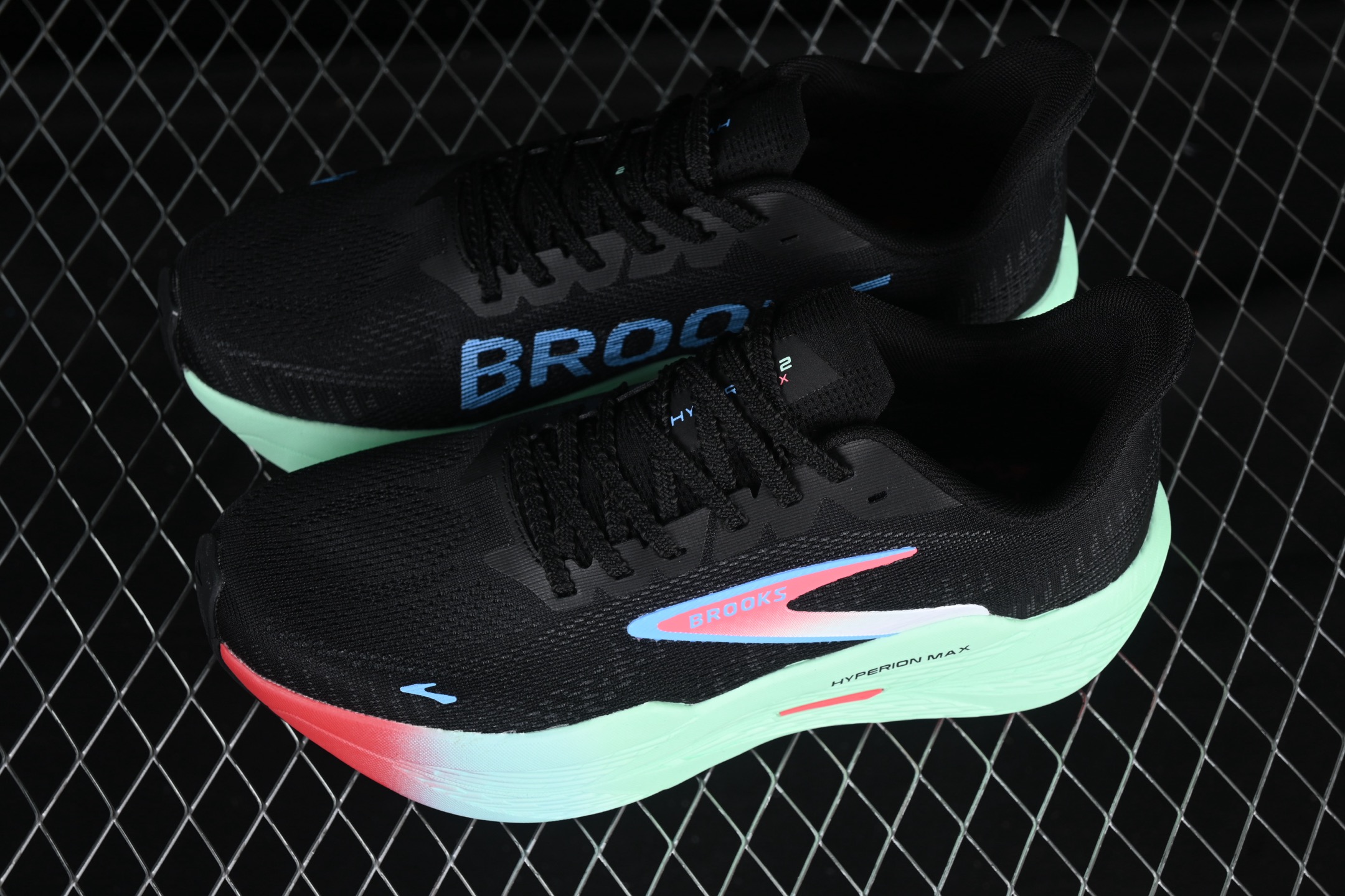 💰240纯原
 Brooks Hyperion Max 2 布鲁克斯 烈风2 减震竞速马拉松专业跑鞋 1104341D411
尺码：40 40.5 41 42 42.5 43 44 44.5 45 J.D4