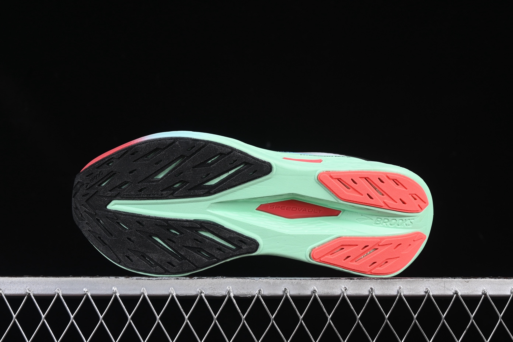 💰240纯原
 Brooks Hyperion Max 2 布鲁克斯 烈风2 减震竞速马拉松专业跑鞋 1104341D411
尺码：40 40.5 41 42 42.5 43 44 44.5 45 J.D4